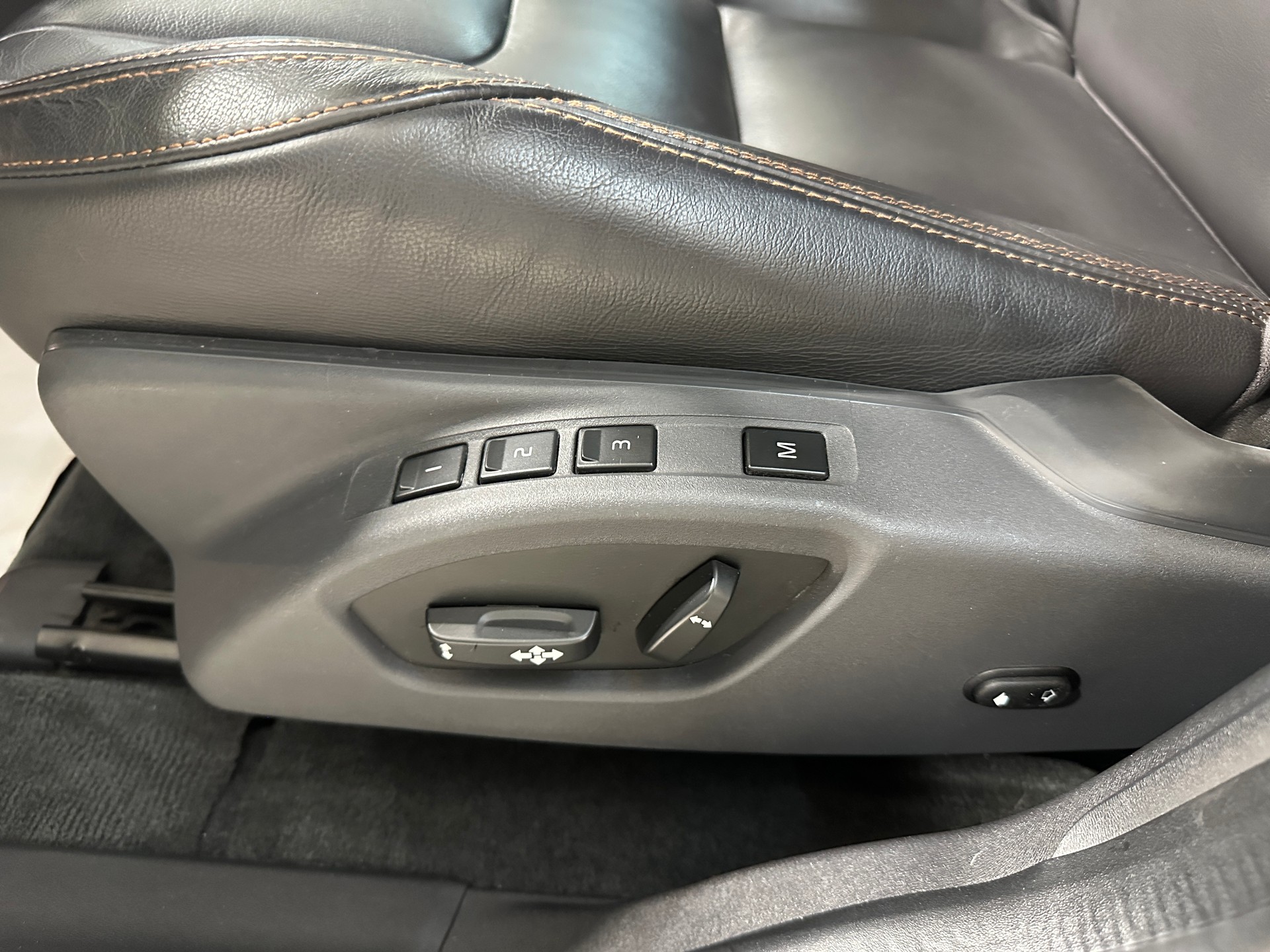 VOLVO XC60 T5 AWD Summum Geartronic-image-12