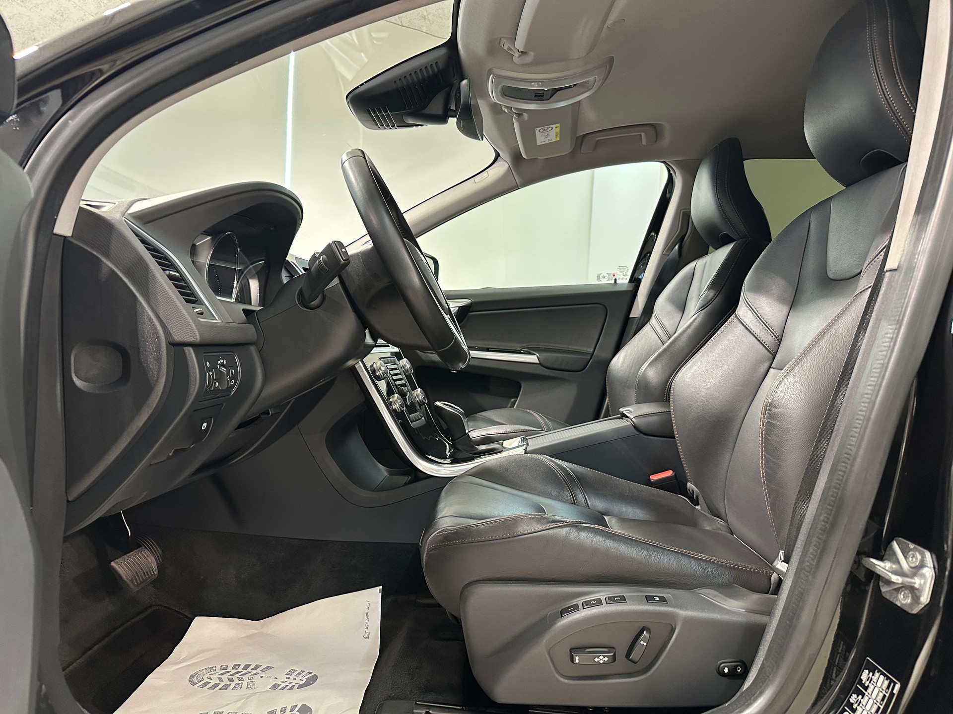 VOLVO XC60 T5 AWD Summum Geartronic-image-11