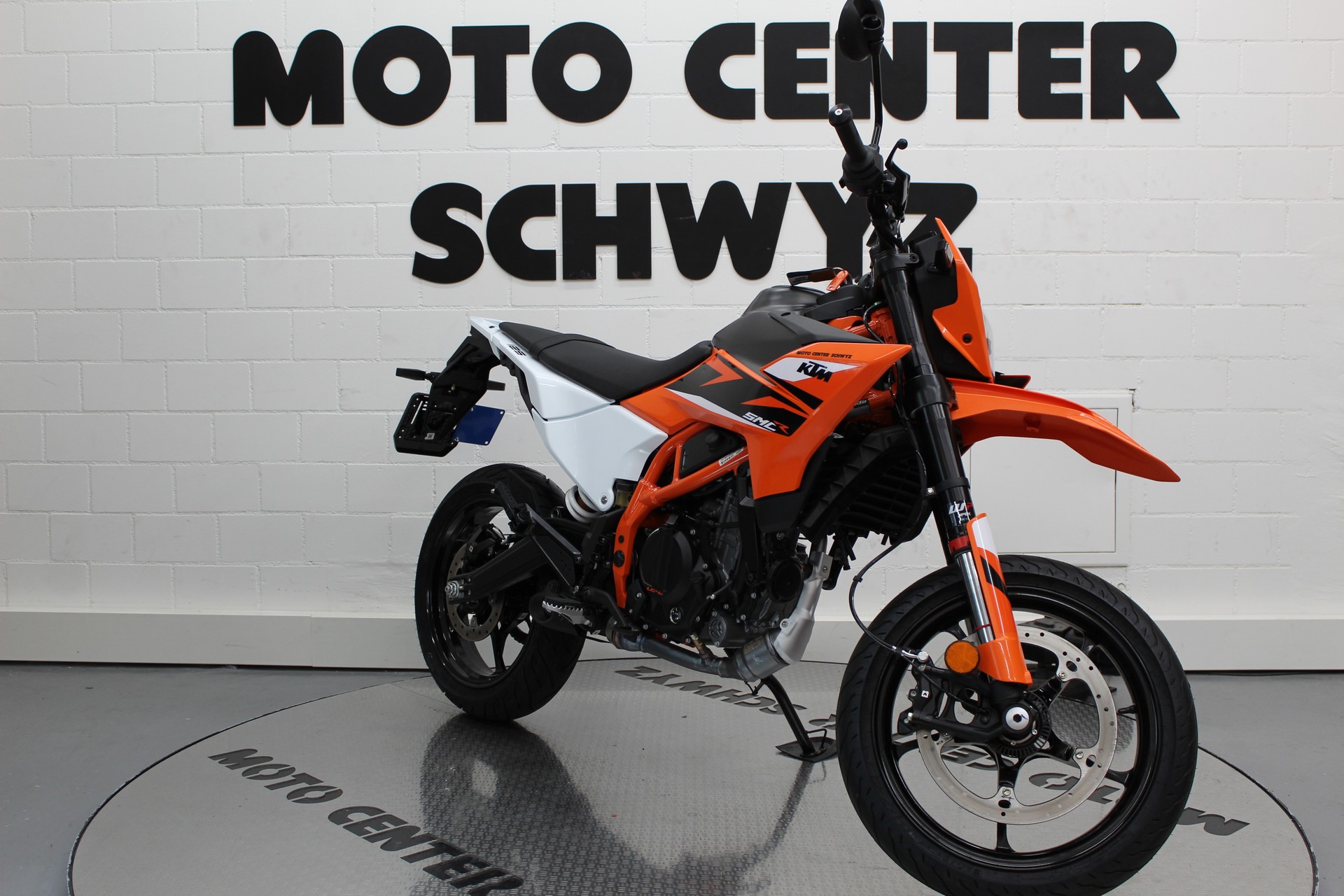 KTM 125 SMC R-showroom-element-1