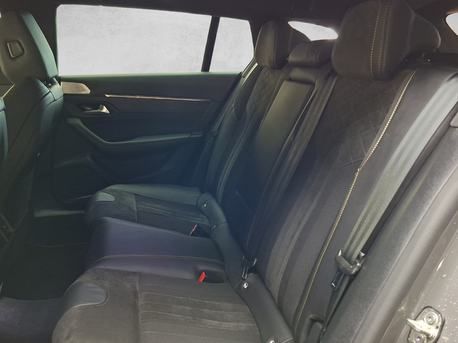 PEUGEOT 508 SW 1.6 Plug-in Hybrid4 PSE-image-13