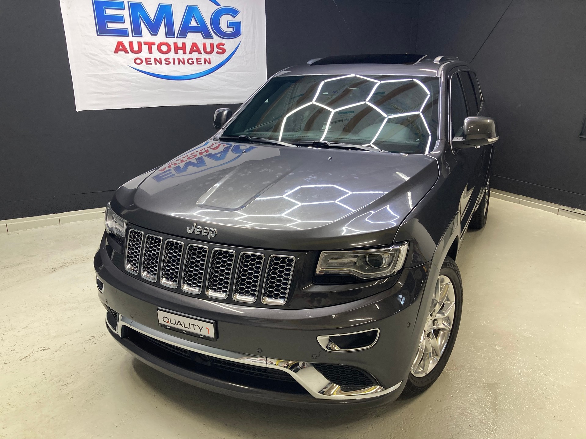 JEEP Grand Cherokee 3.0 CRD Summit Automatic-image-1