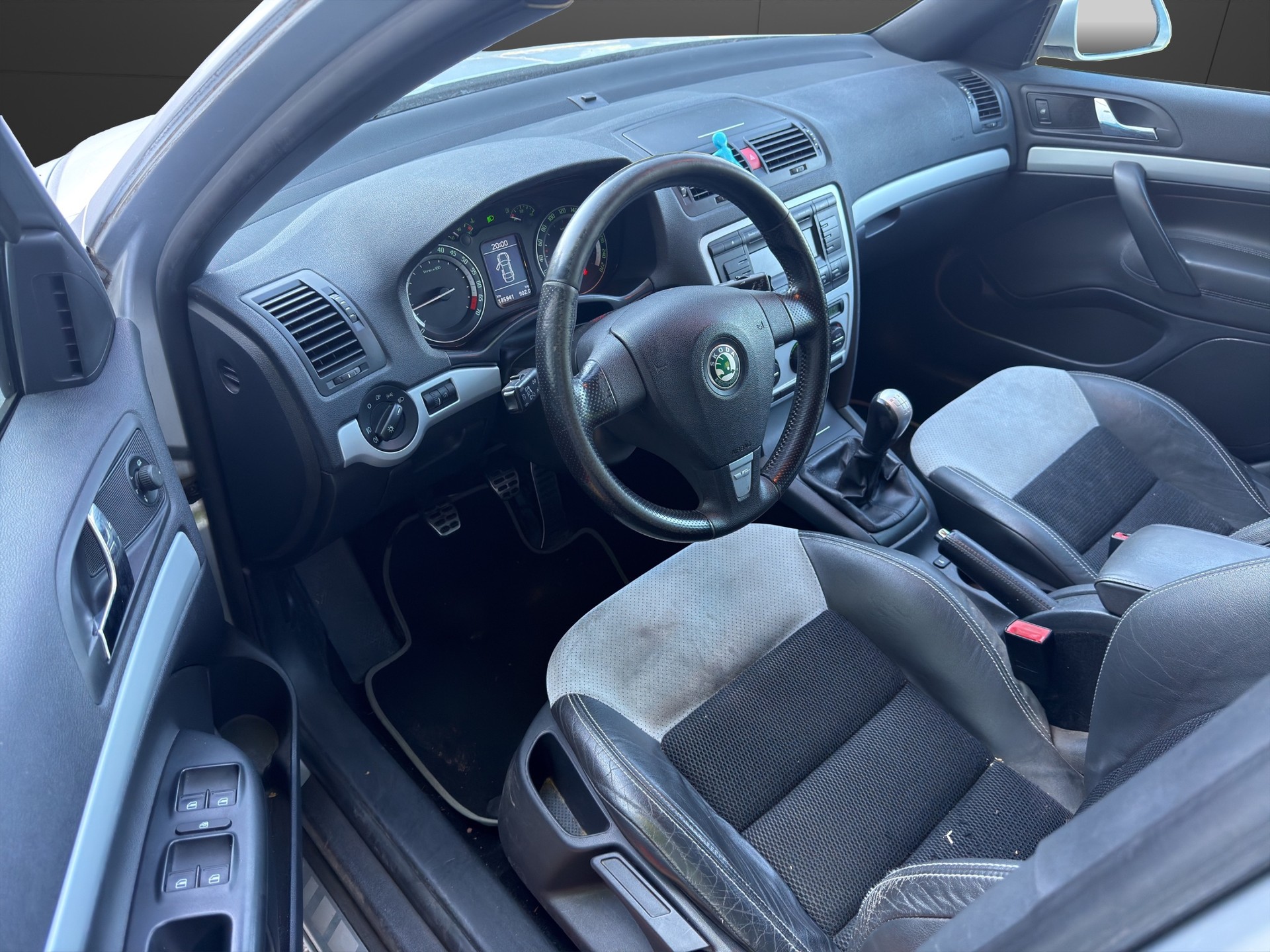 SKODA Octavia 2.0 TFSI RS-image-10