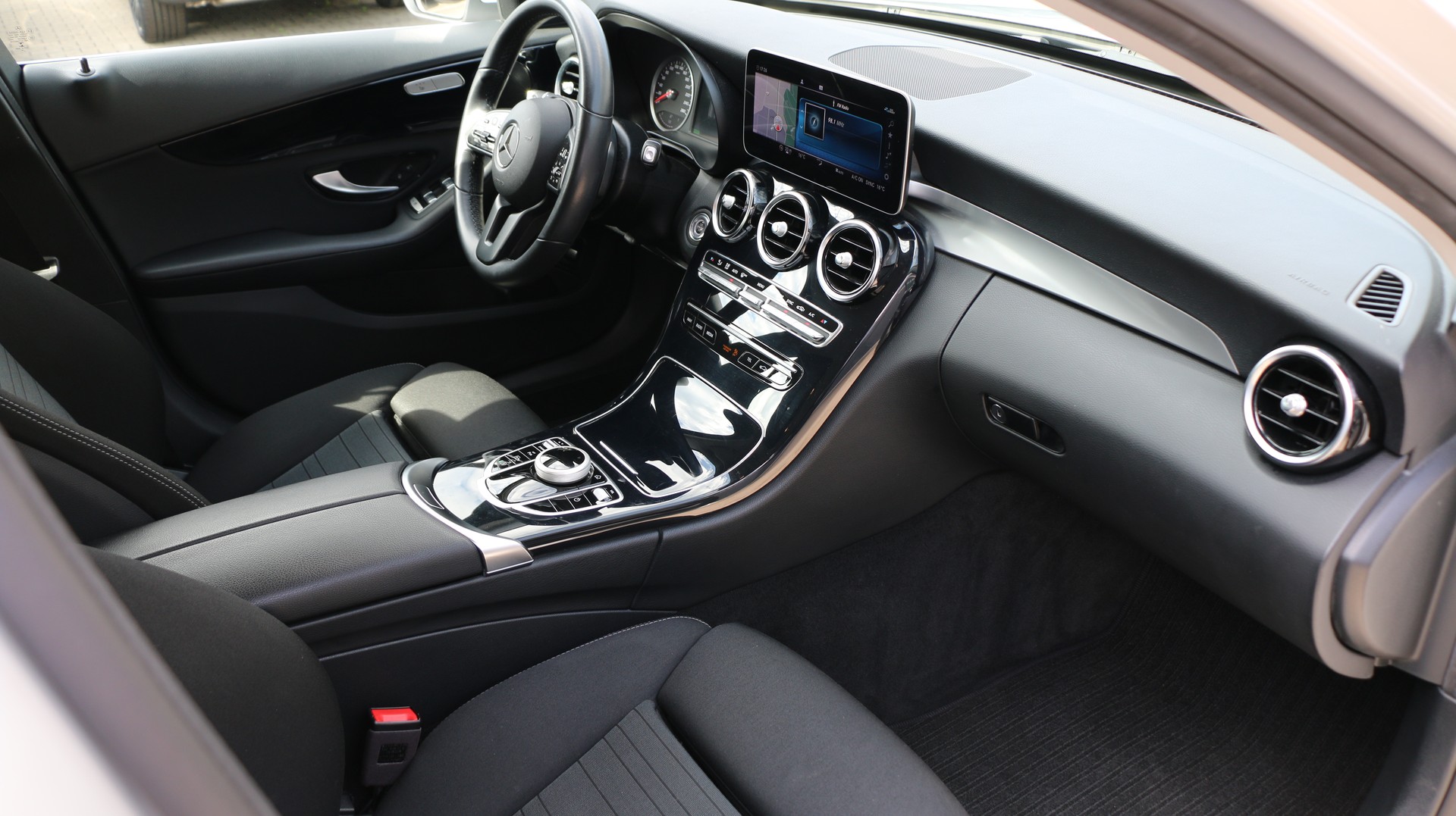 MERCEDES-BENZ C 200 4Matic-image-8