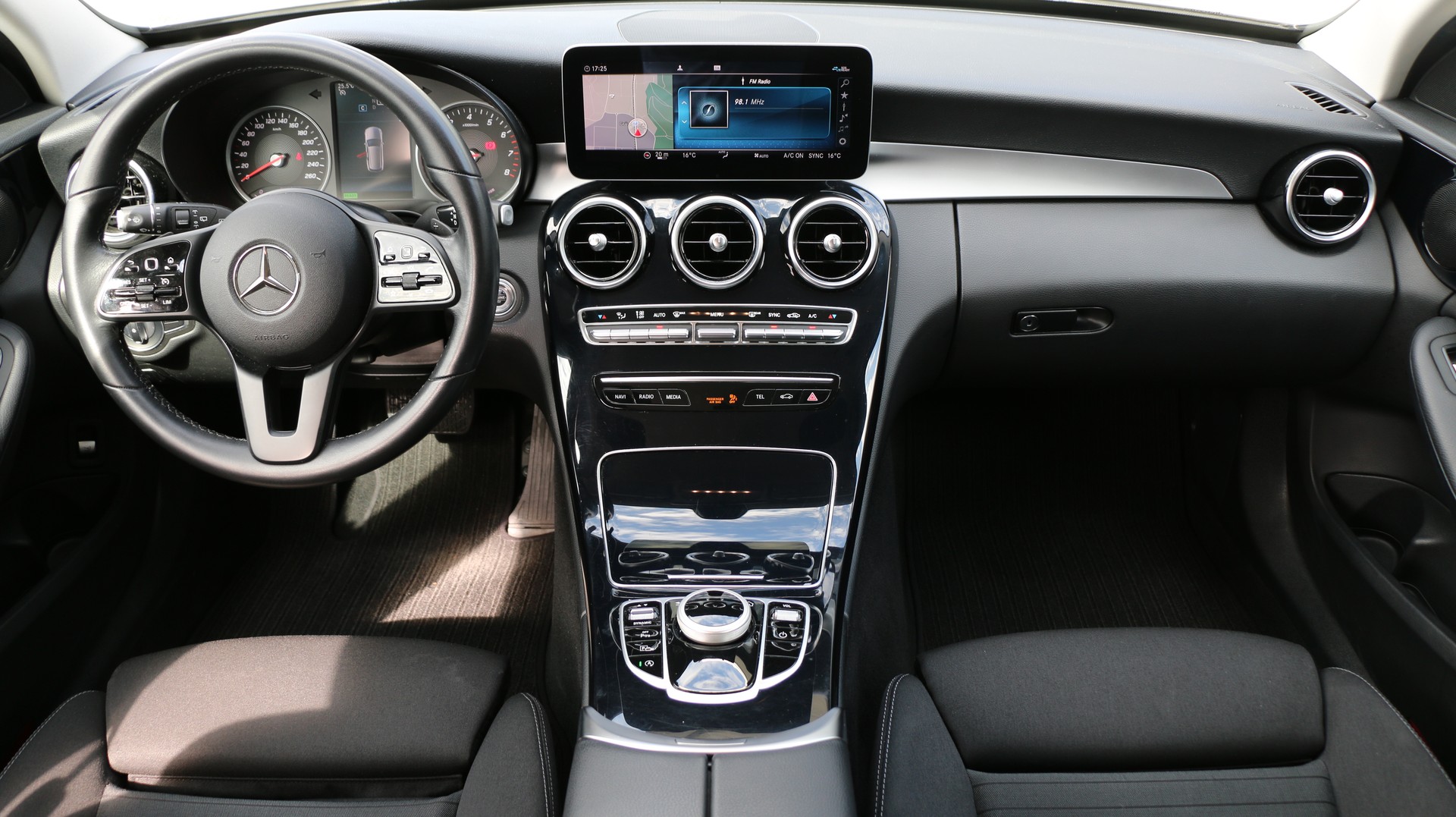 MERCEDES-BENZ C 200 4Matic-image-12