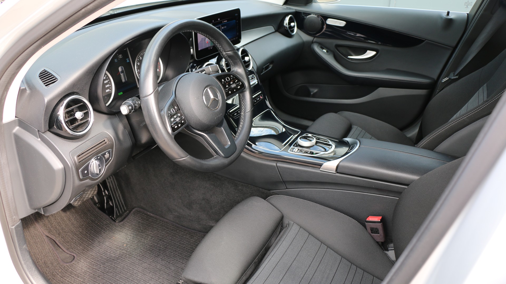 MERCEDES-BENZ C 200 4Matic-image-15