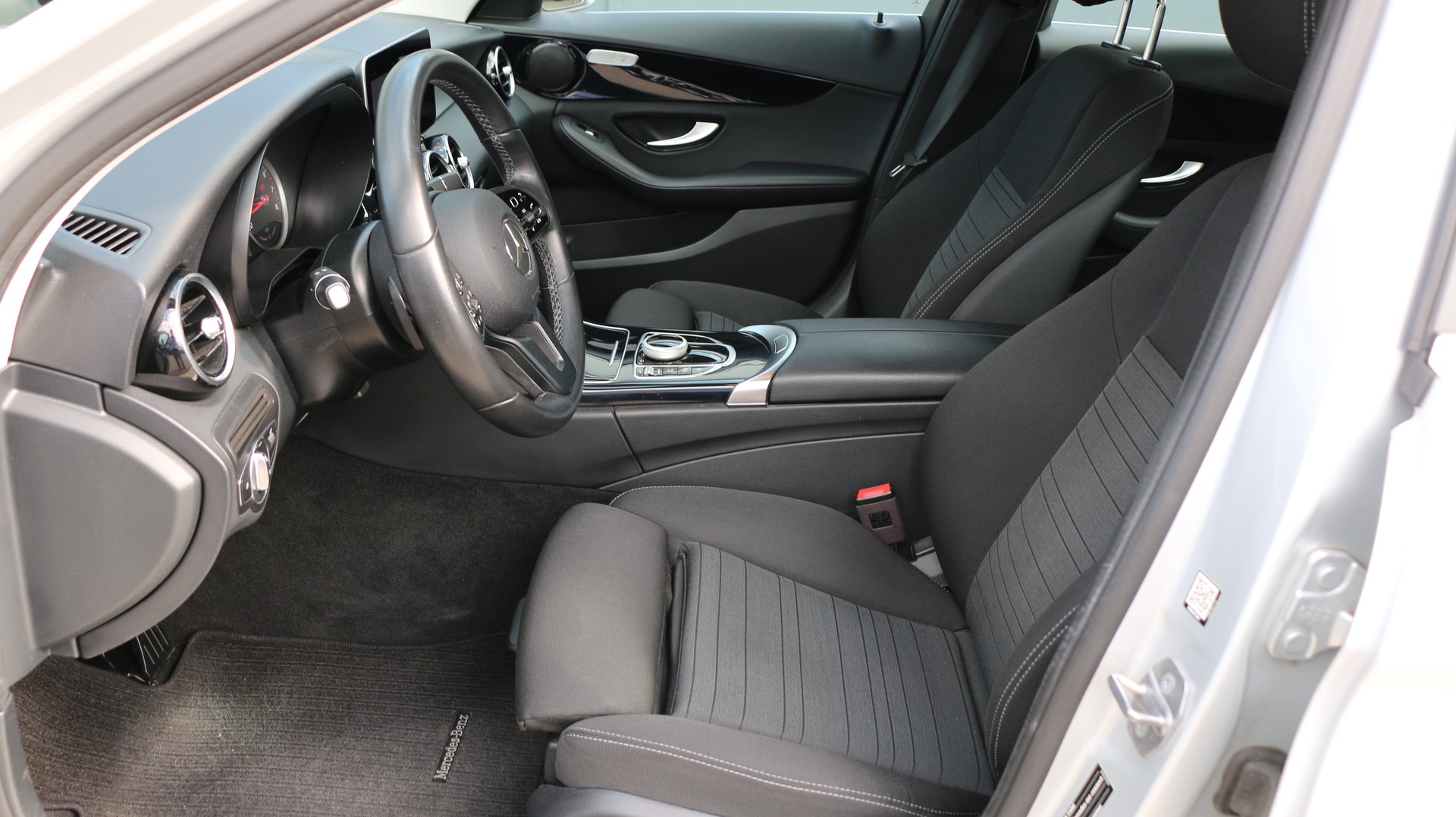 MERCEDES-BENZ C 200 4Matic-image-14