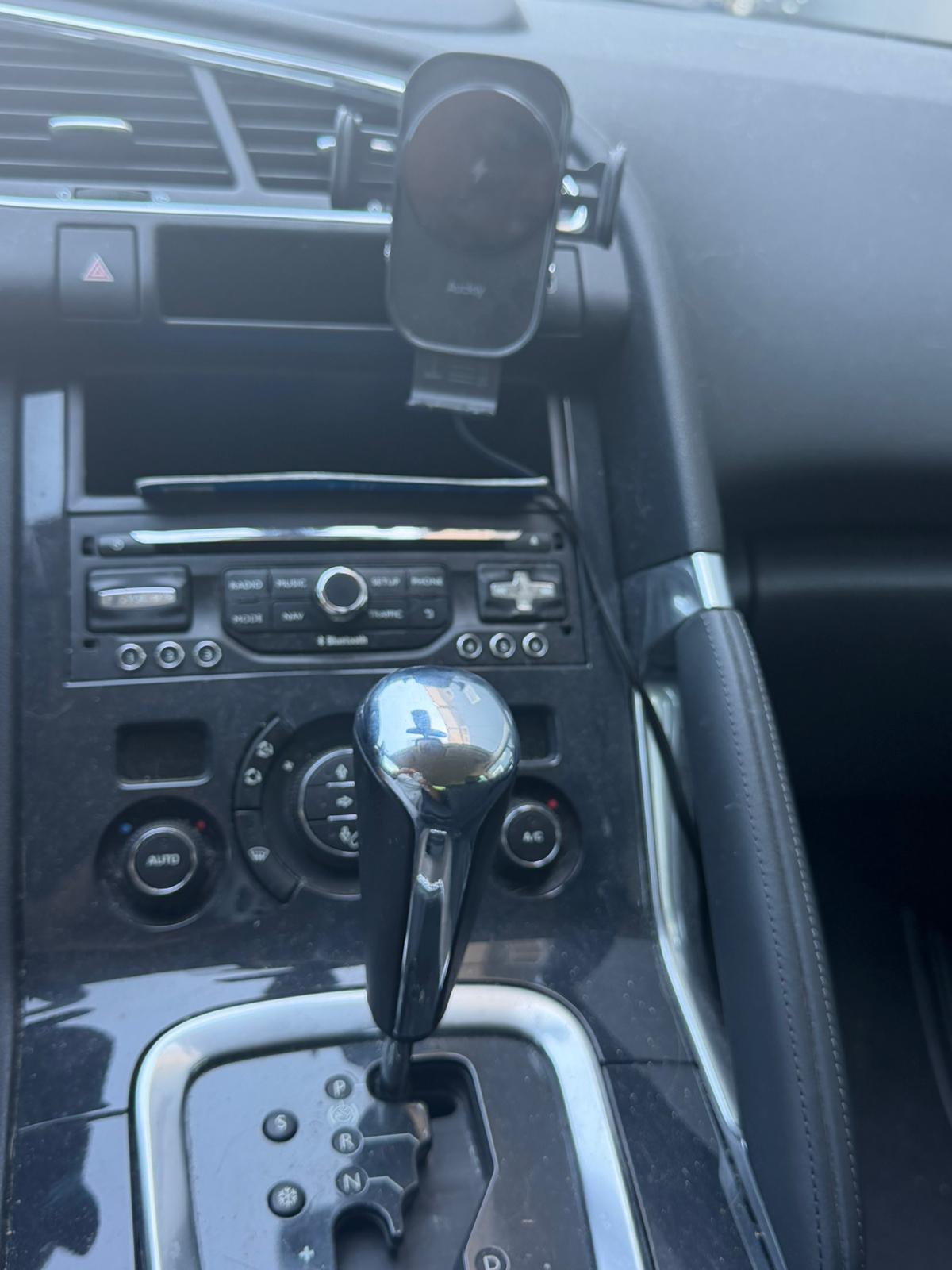 PEUGEOT 3008 1.6 HDI Business EGS6-image-1