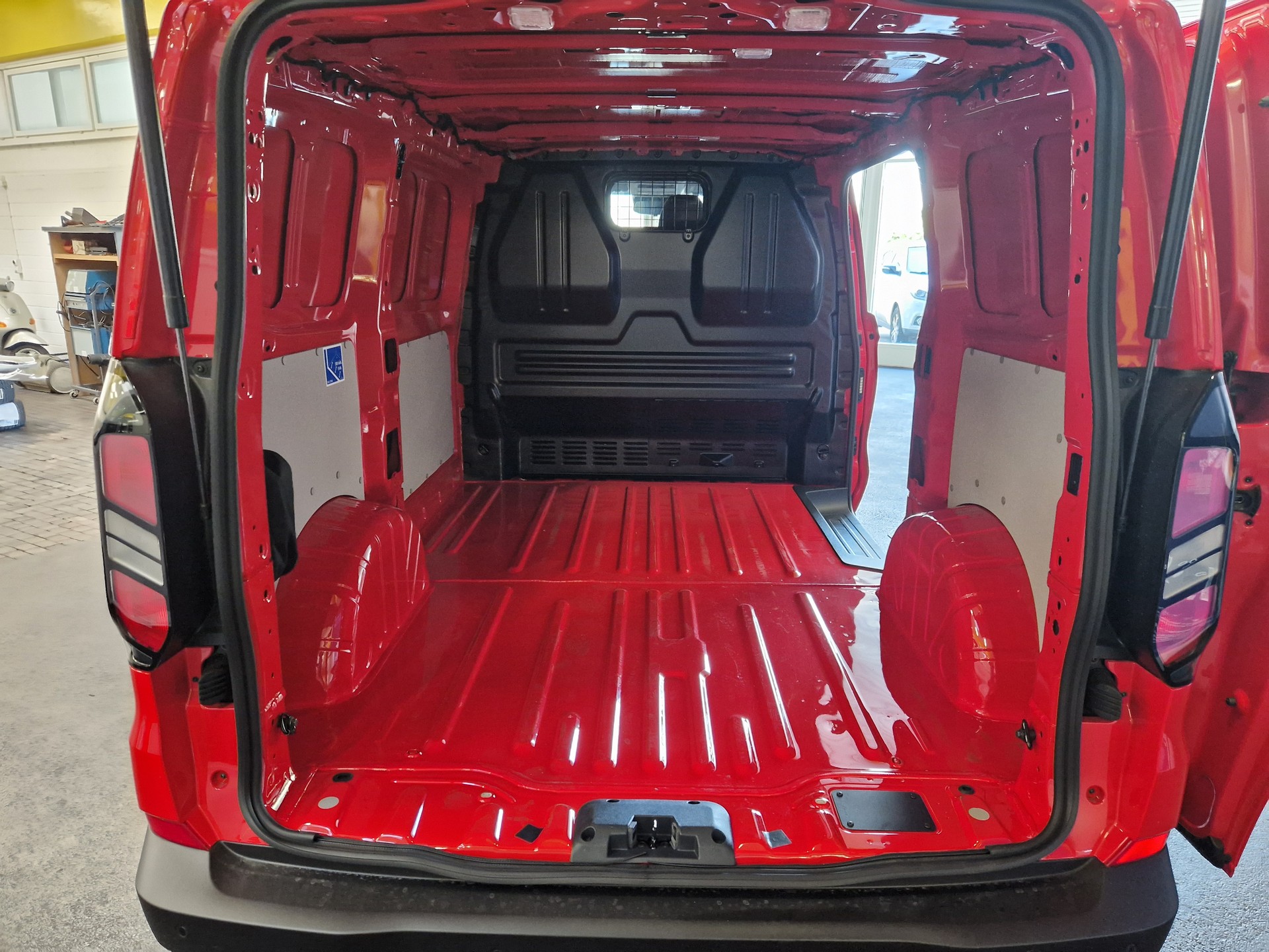 FORD Transit Custom Van 320 L1H1 Trend-image-8