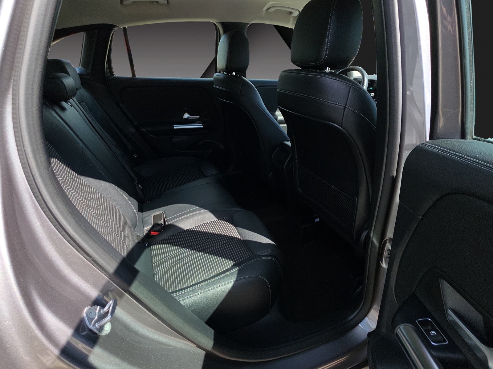 MERCEDES-BENZ GLA 220d 4Matic Progressive 8G-DCT-image-17