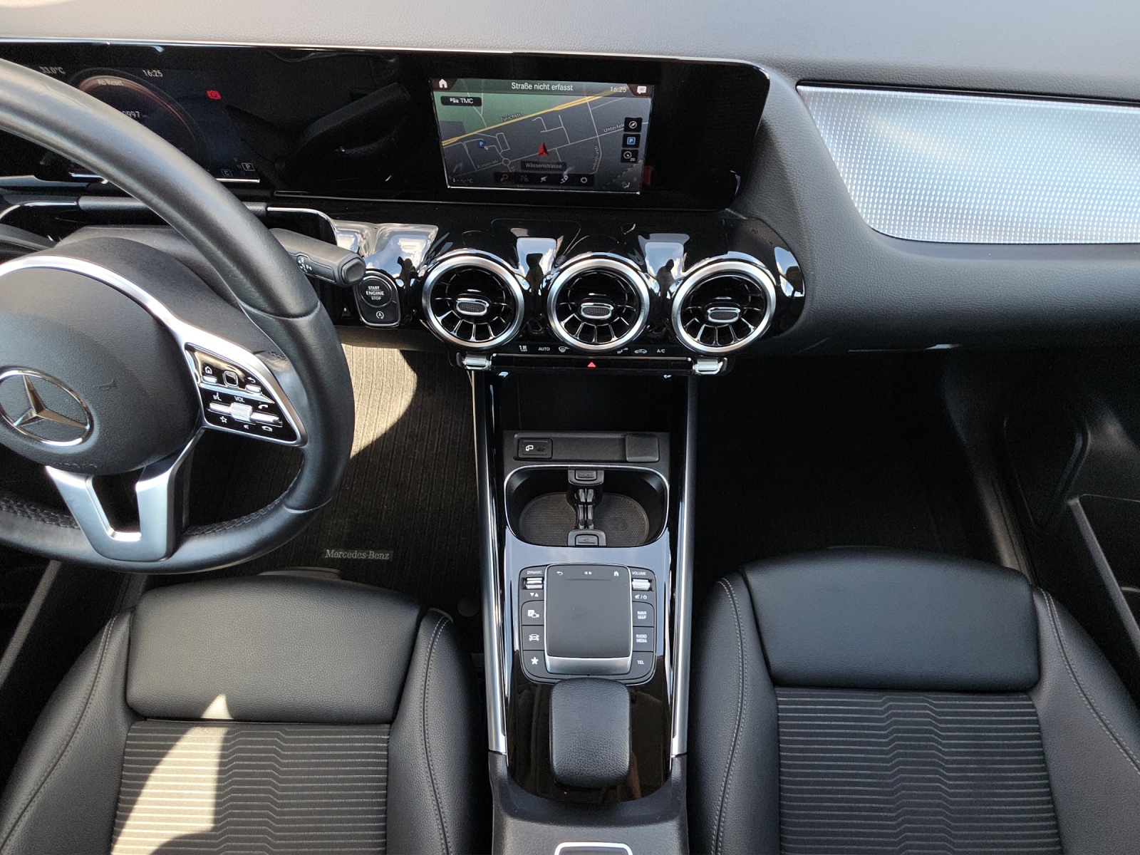 MERCEDES-BENZ GLA 220d 4Matic Progressive 8G-DCT-image-11