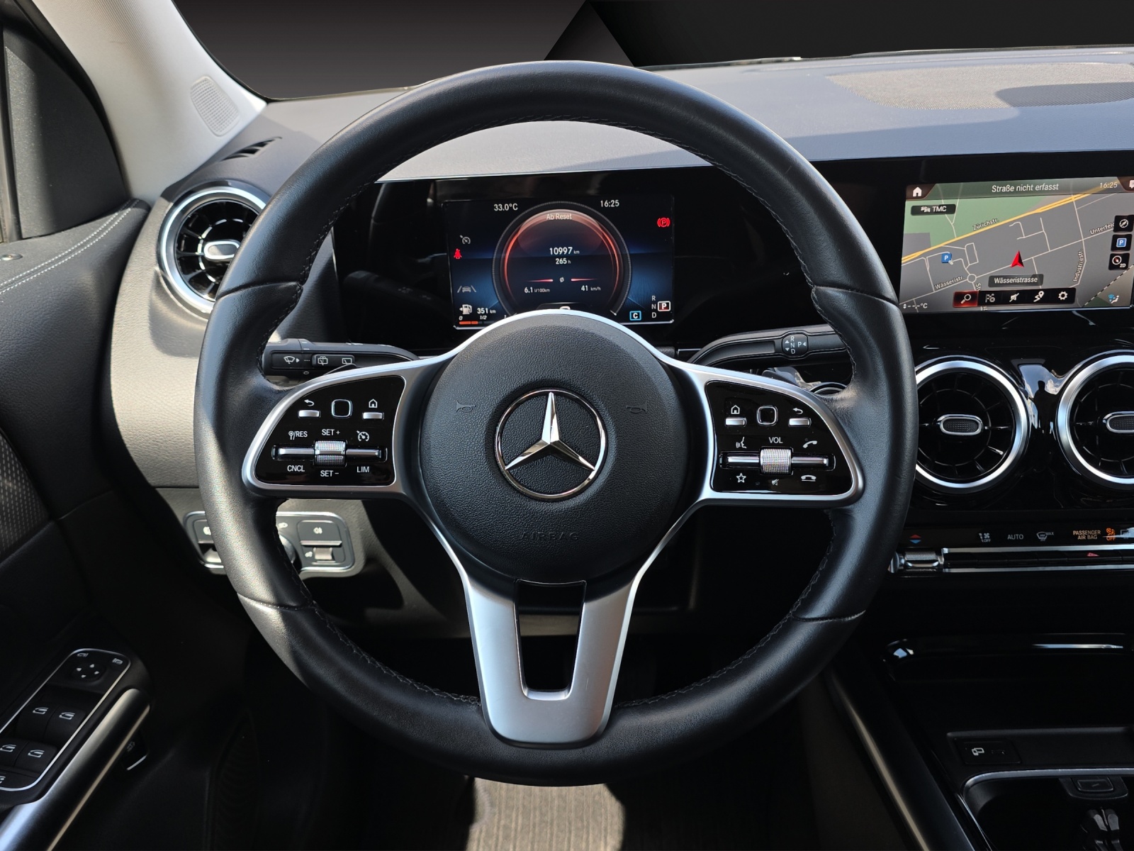 MERCEDES-BENZ GLA 220d 4Matic Progressive 8G-DCT-image-8
