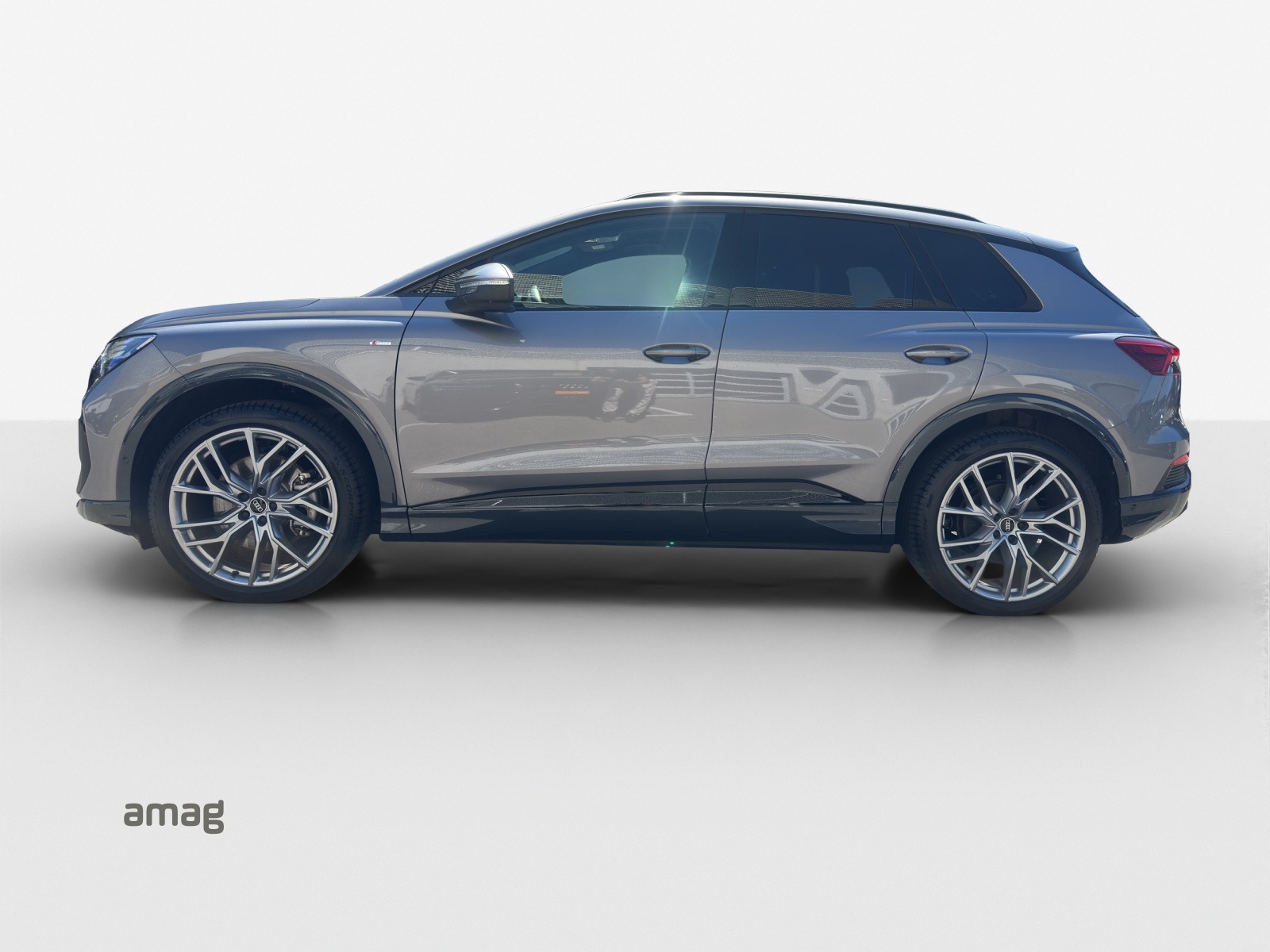AUDI Q4 e-tron 45 Attraction quattro-image-1