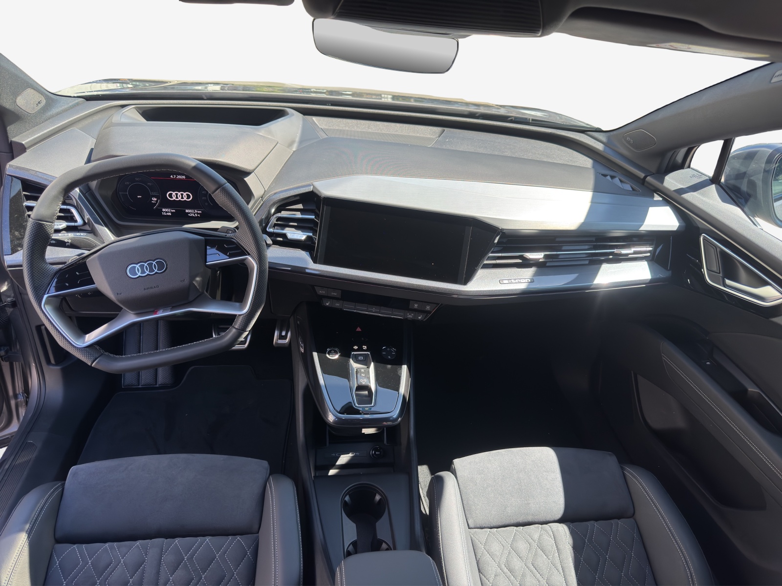 AUDI Q4 e-tron 45 Attraction quattro-image-8
