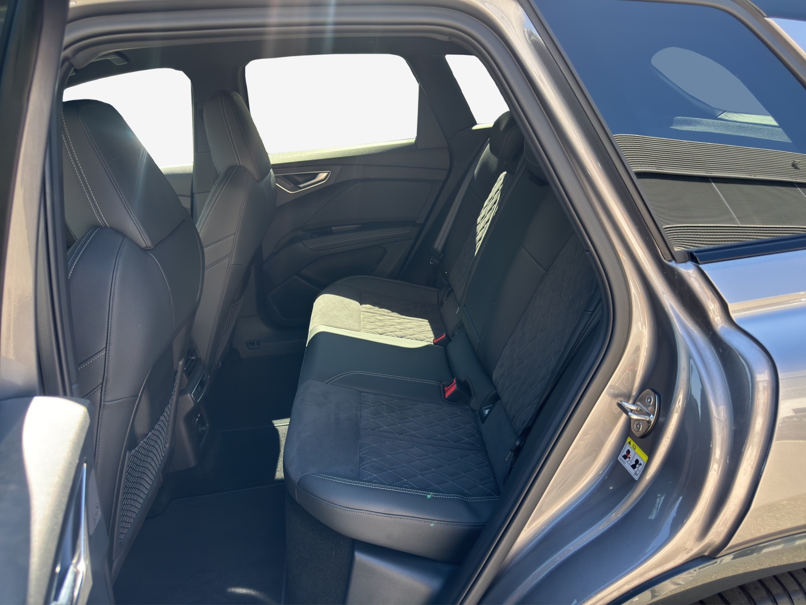 AUDI Q4 e-tron 45 Attraction quattro-image-11