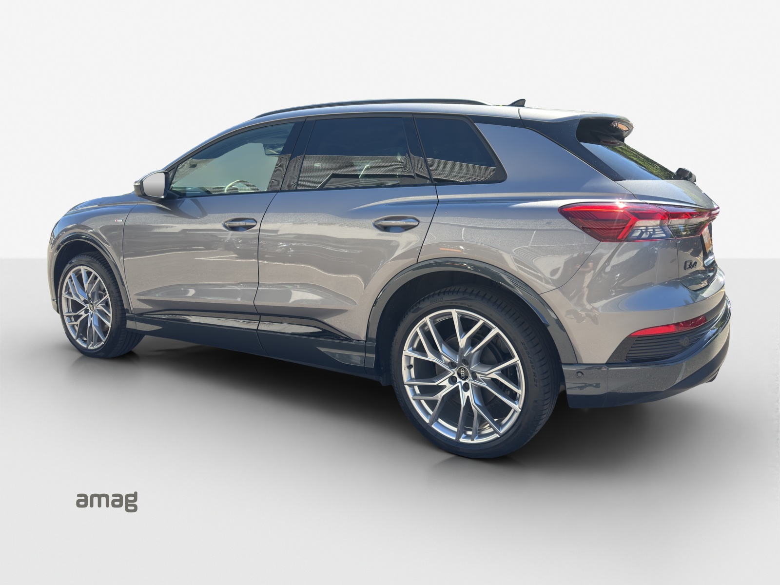 AUDI Q4 e-tron 45 Attraction quattro-image-2