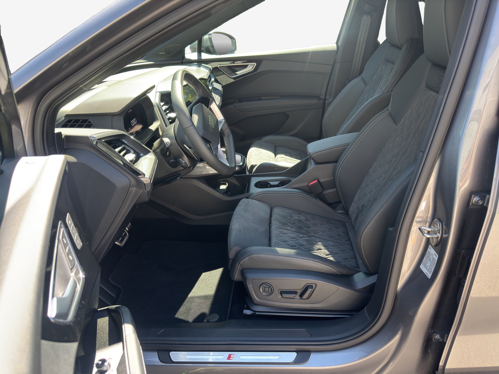 AUDI Q4 e-tron 45 Attraction quattro-image-7