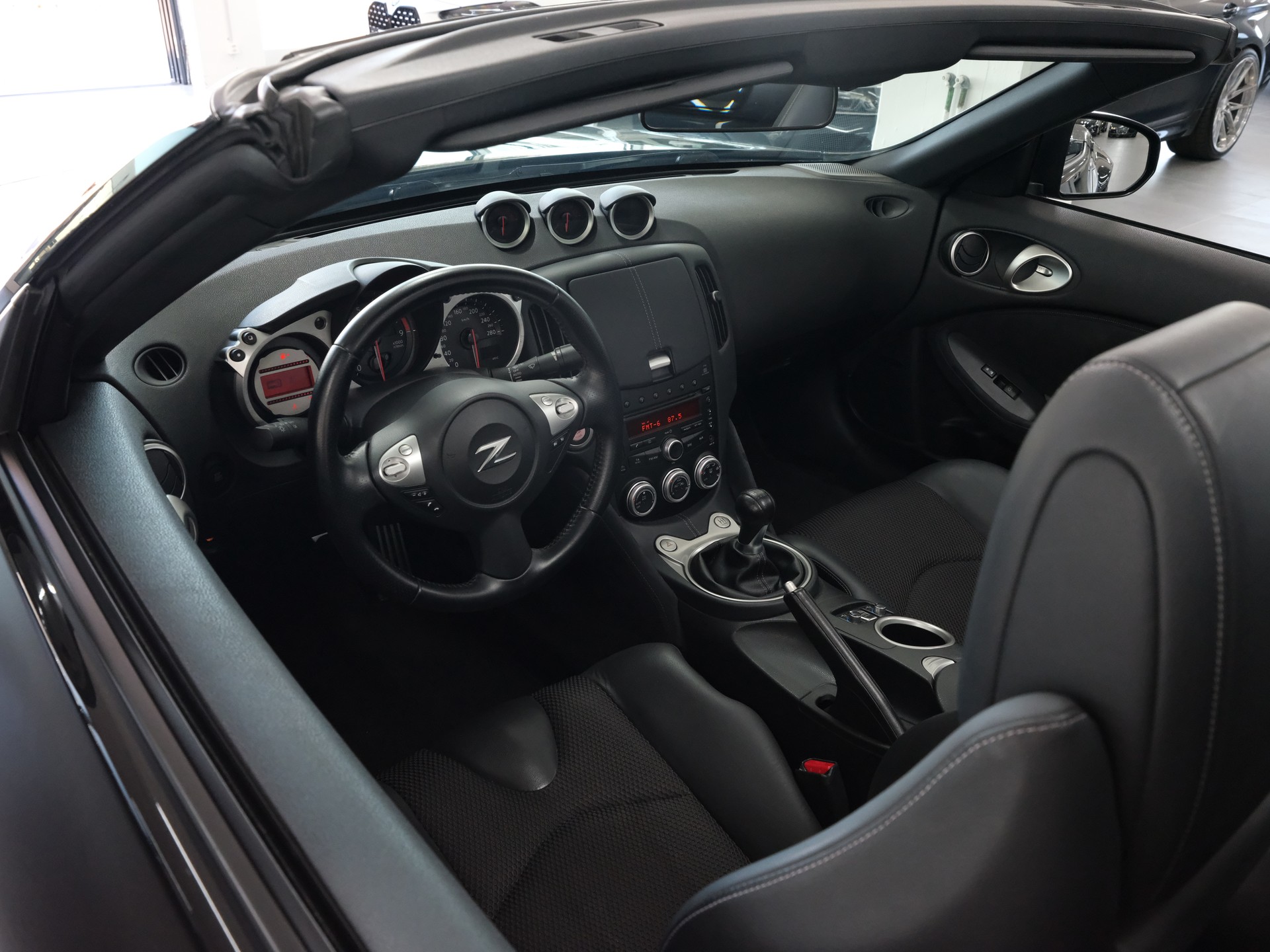 NISSAN 370 Z Roadster Pack *Sportabgassanlage*-image-12
