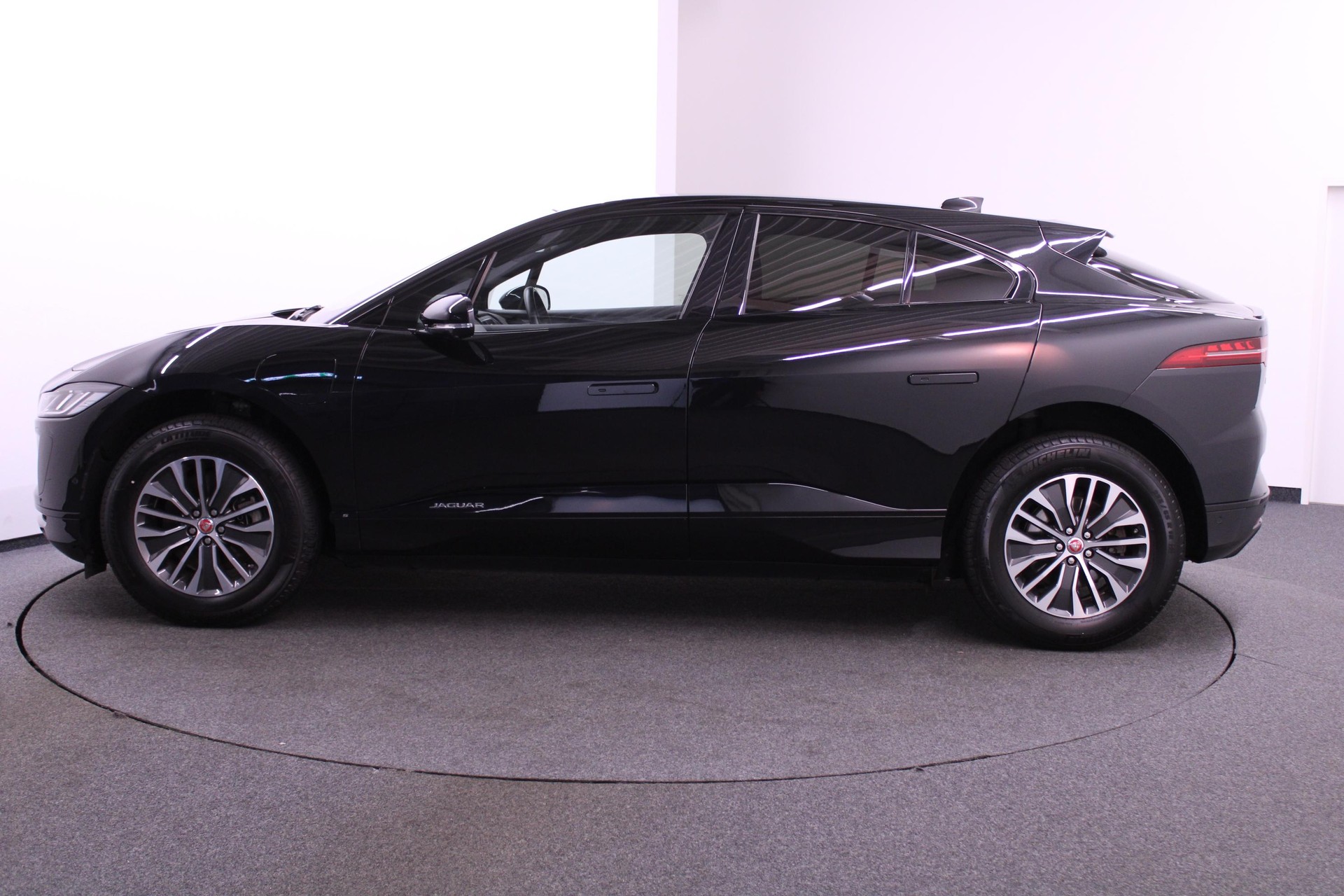 JAGUAR I-Pace EV400 S AWD *LEASING 0.99%*-image-3