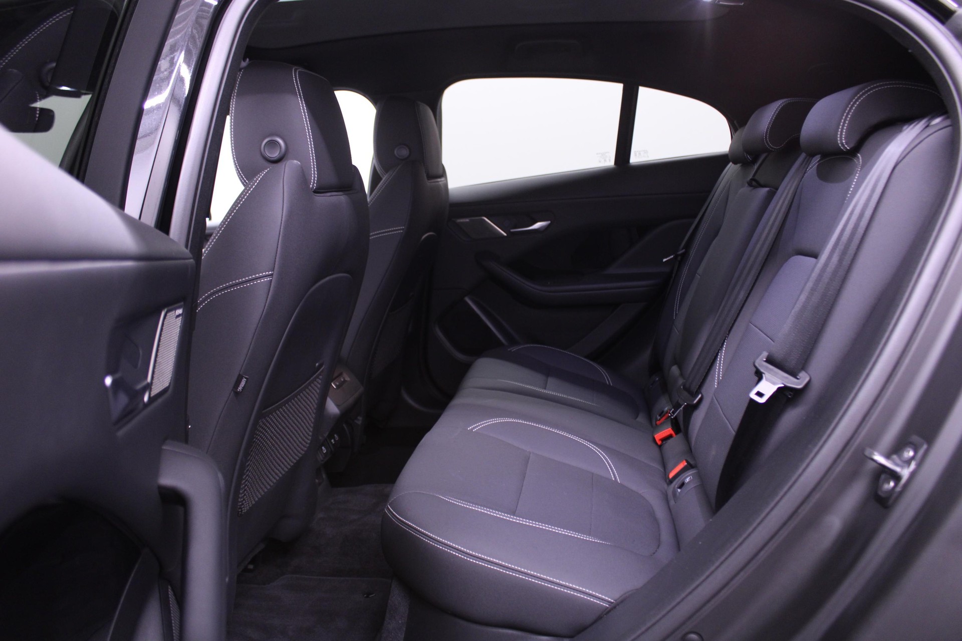 JAGUAR I-Pace EV400 S AWD *LEASING 0.99%*-image-8