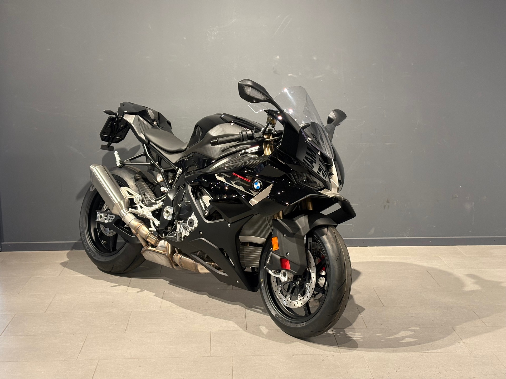 BMW S 1000 RR-showroom-element-1