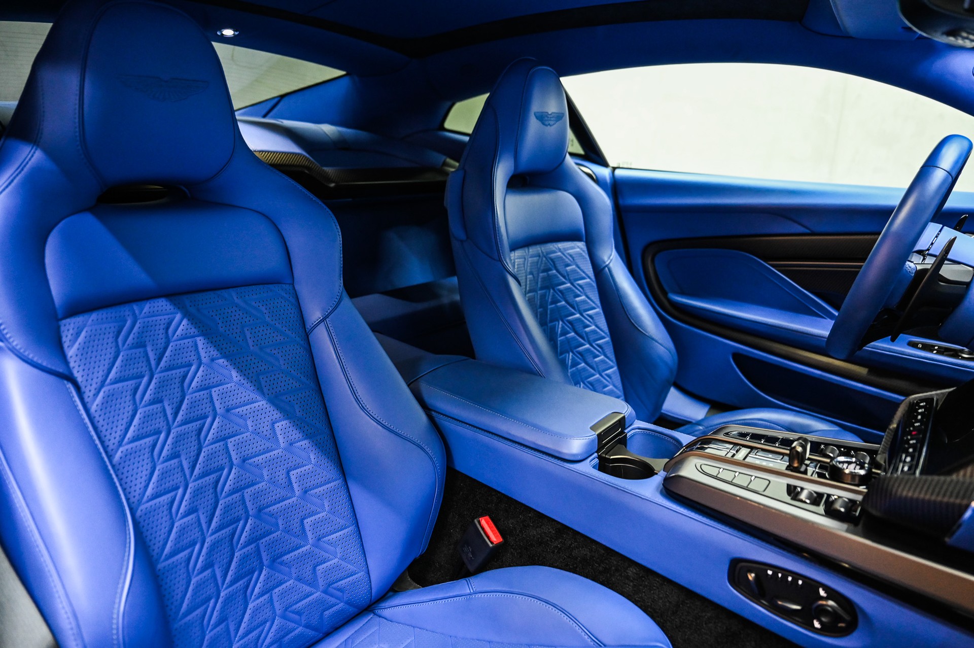 ASTON MARTIN Vanquish 5.2 V12 Bi-Turbo-image-37