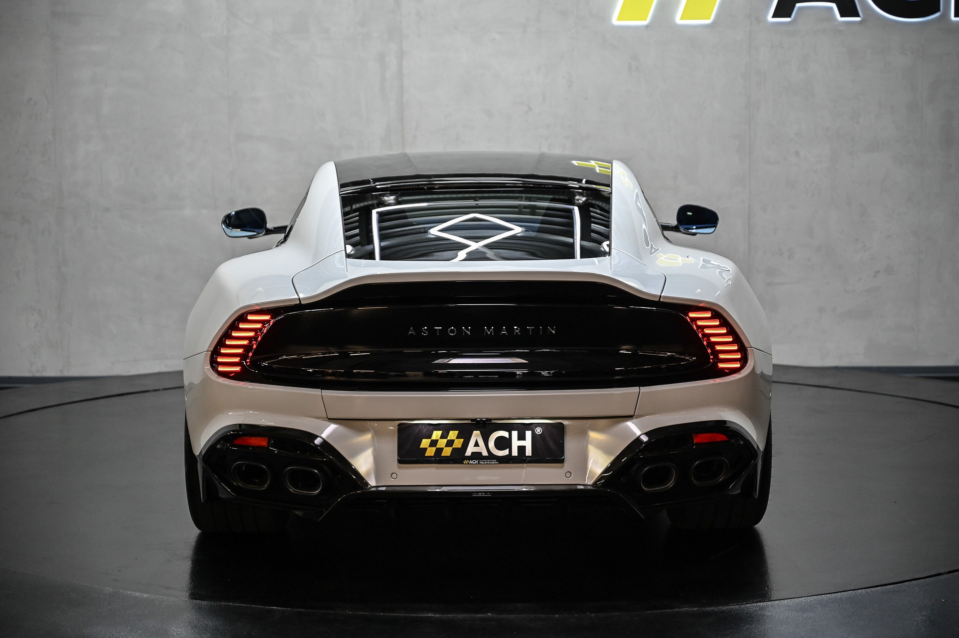ASTON MARTIN Vanquish 5.2 V12 Bi-Turbo-image-7