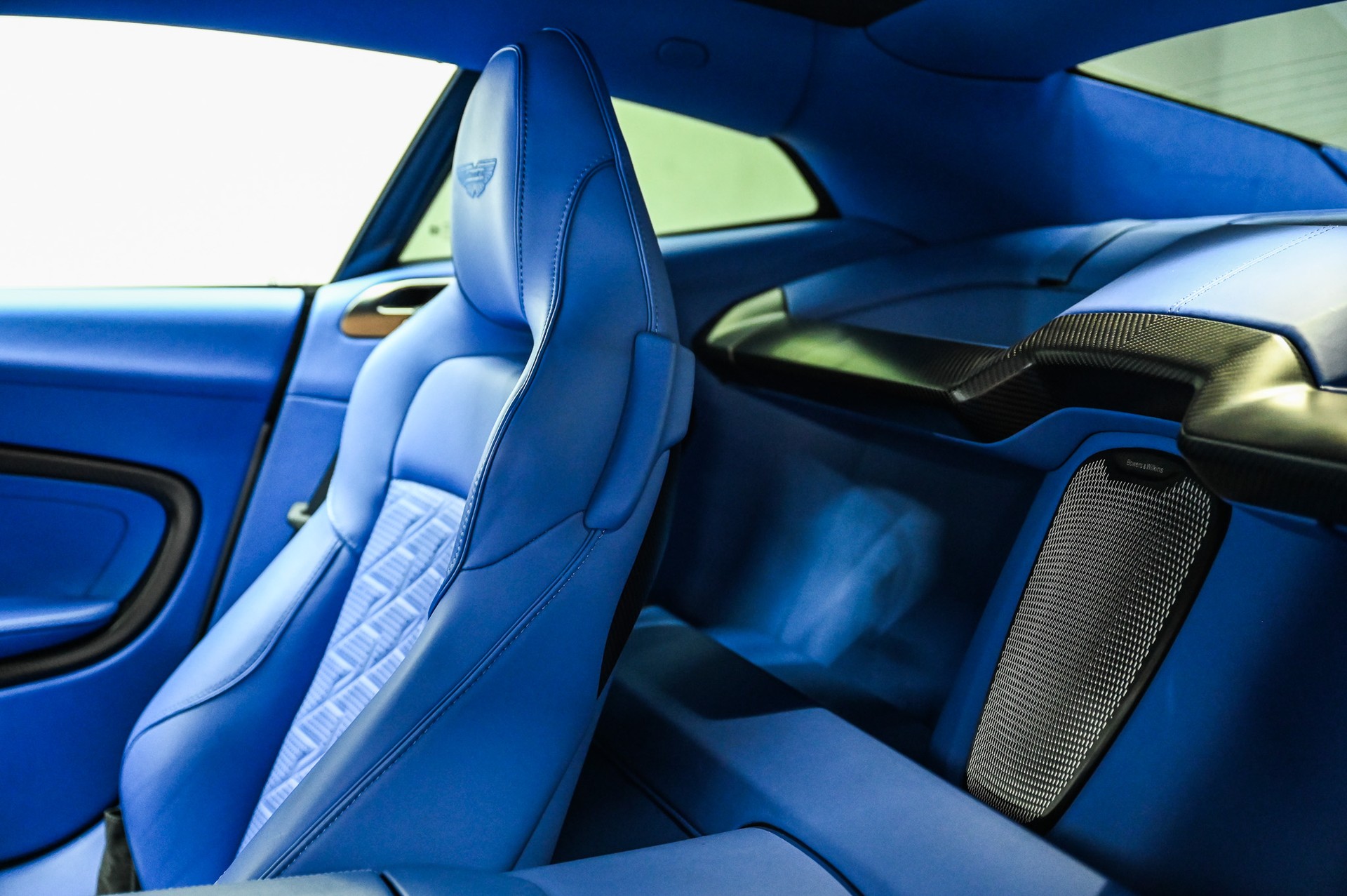 ASTON MARTIN Vanquish 5.2 V12 Bi-Turbo-image-35