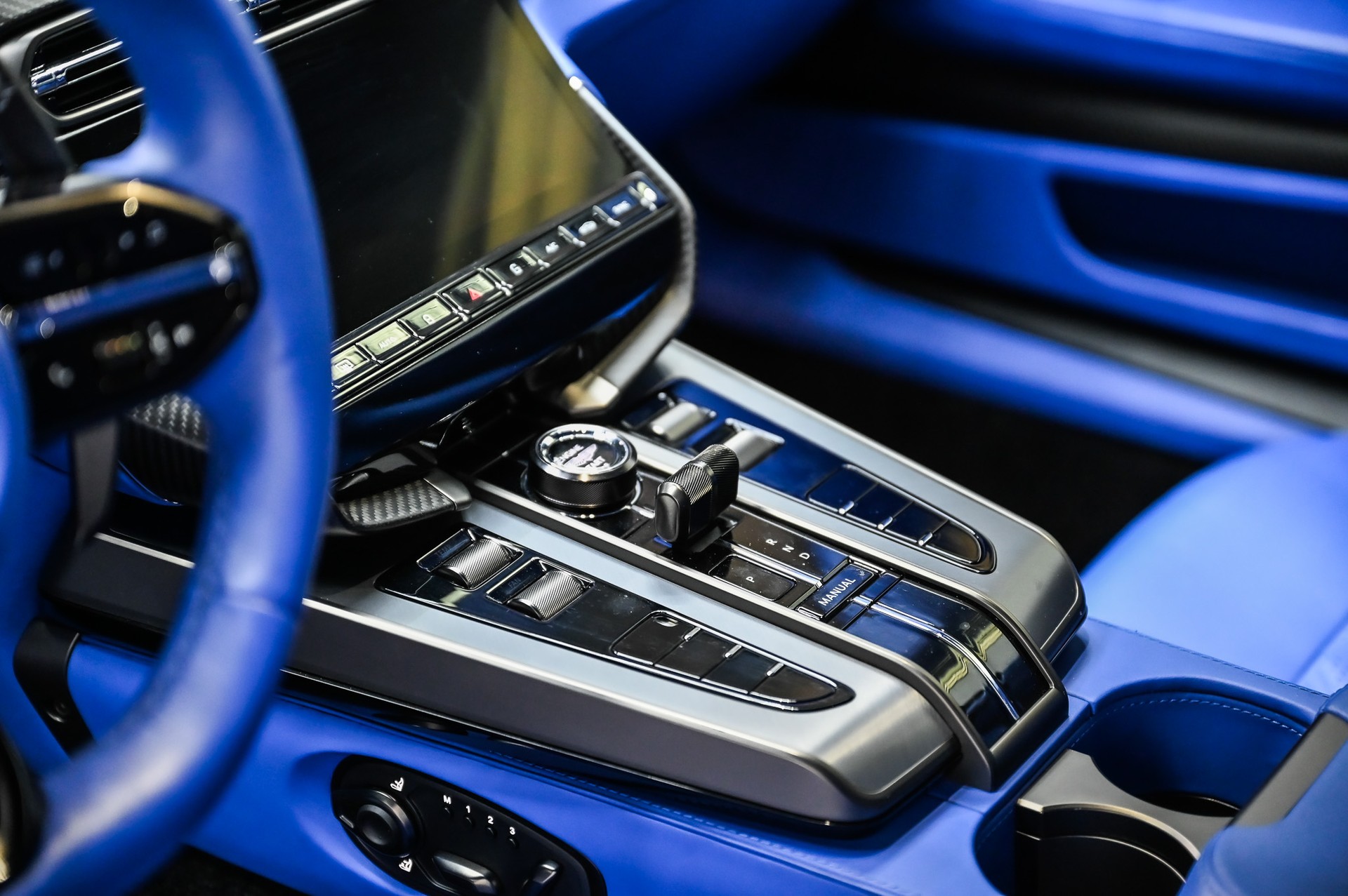 ASTON MARTIN Vanquish 5.2 V12 Bi-Turbo-image-24