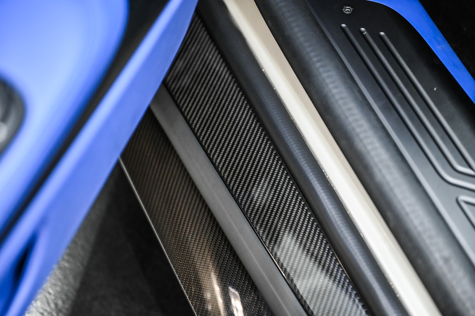 ASTON MARTIN Vanquish 5.2 V12 Bi-Turbo-image-45