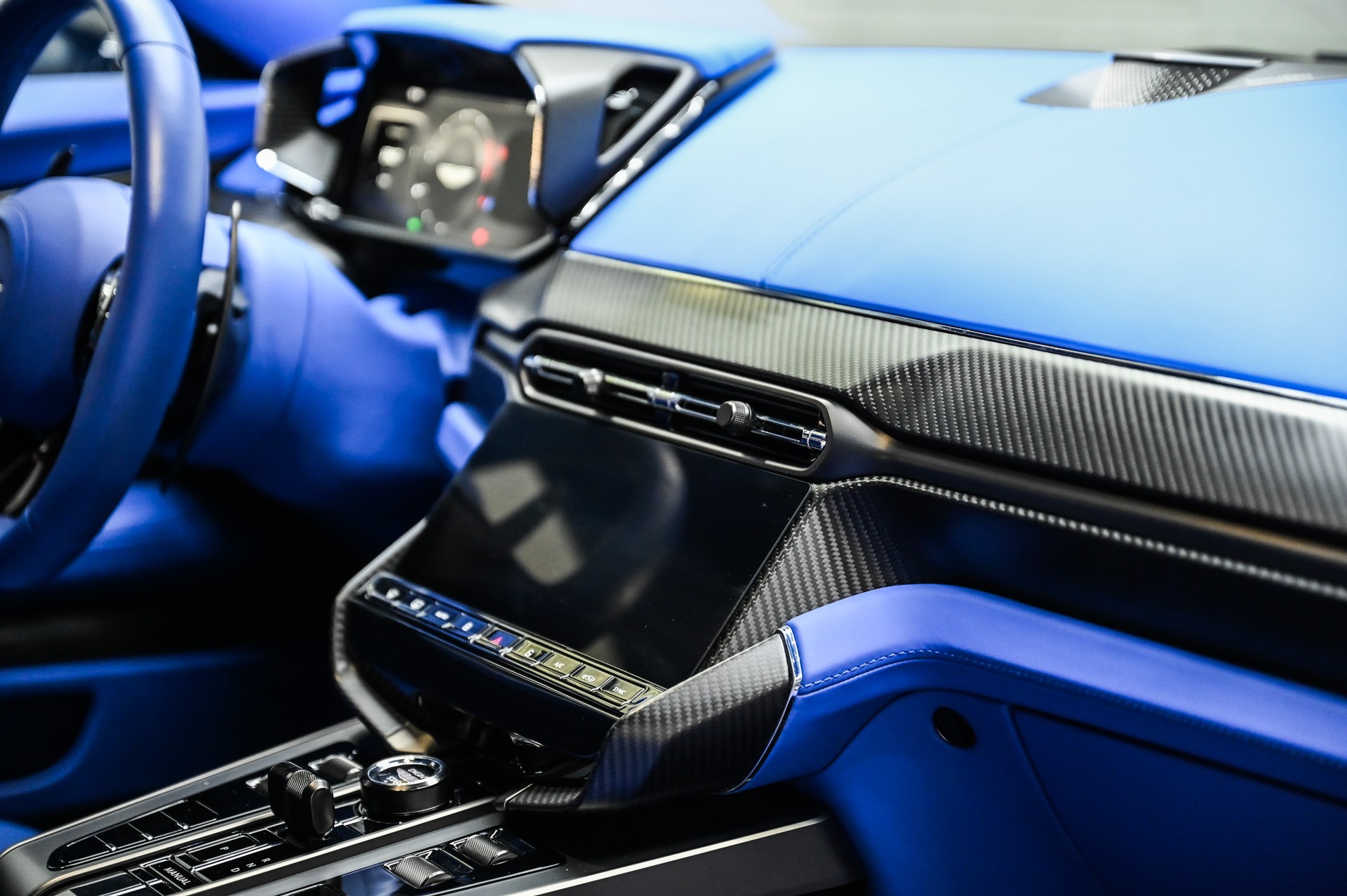 ASTON MARTIN Vanquish 5.2 V12 Bi-Turbo-image-26