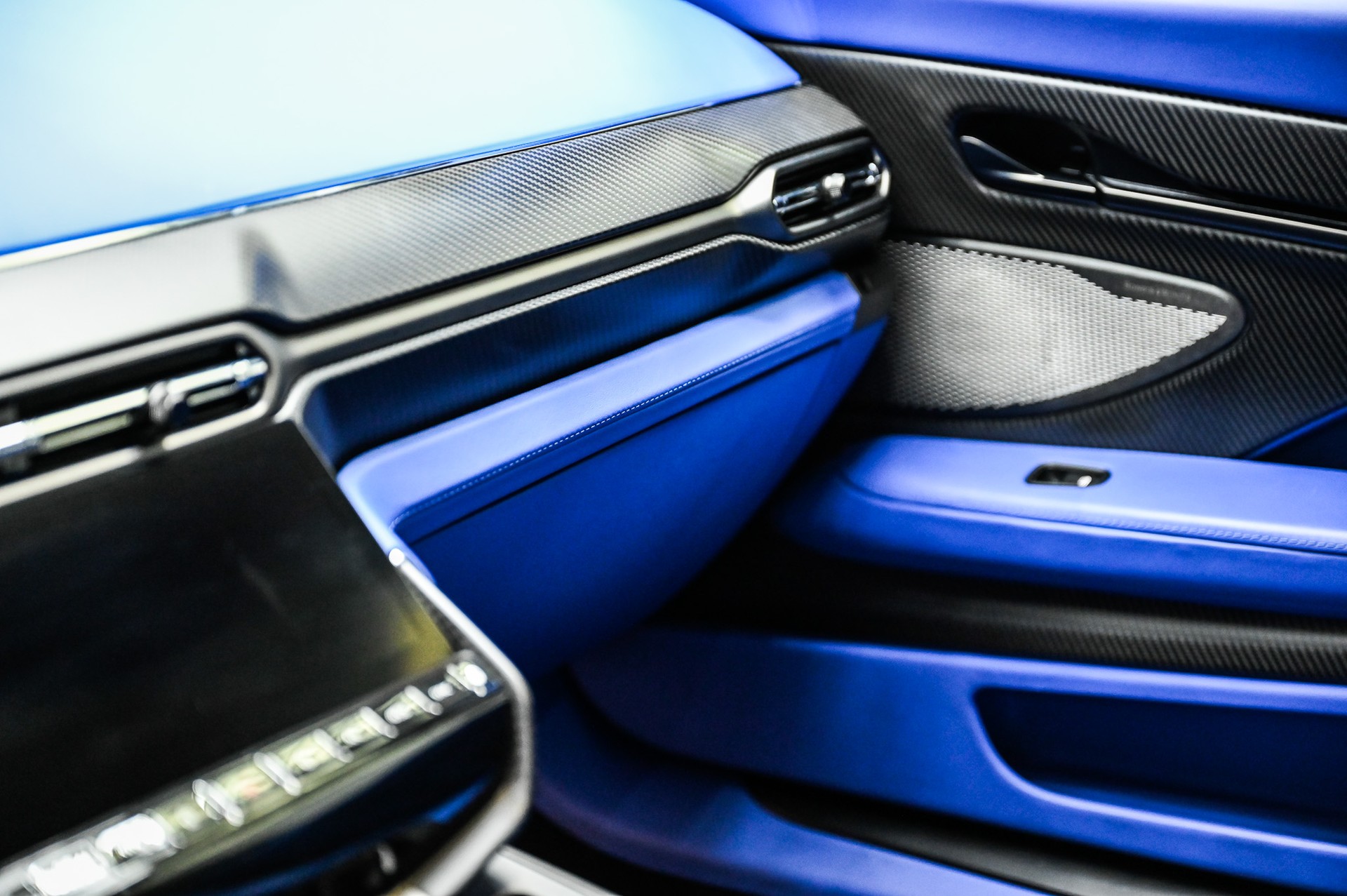 ASTON MARTIN Vanquish 5.2 V12 Bi-Turbo-image-39