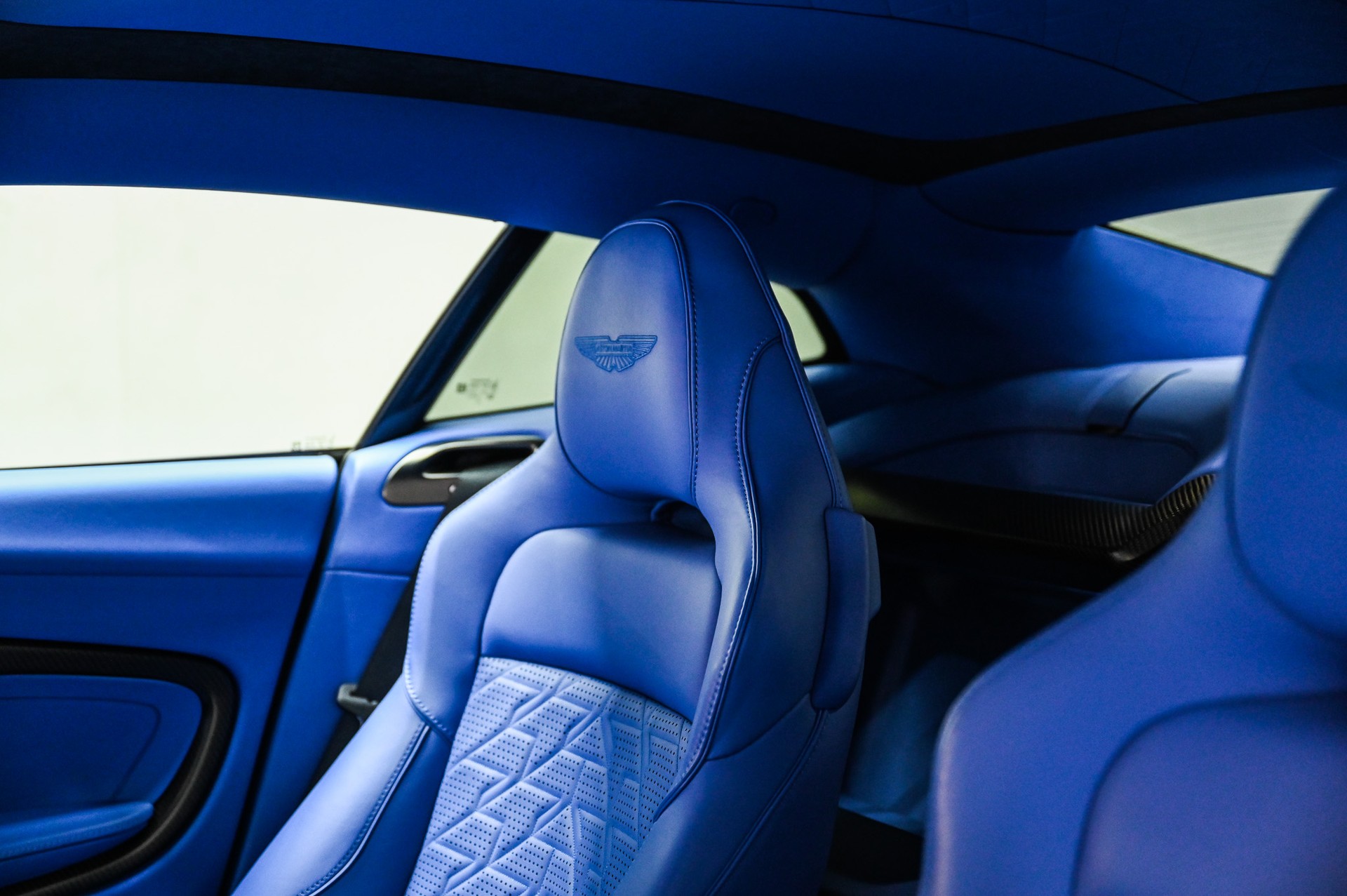 ASTON MARTIN Vanquish 5.2 V12 Bi-Turbo-image-33