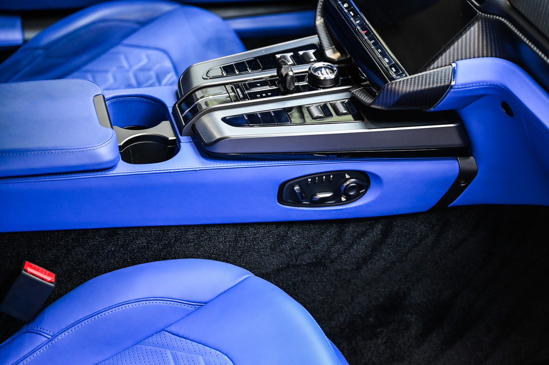 ASTON MARTIN Vanquish 5.2 V12 Bi-Turbo-image-42