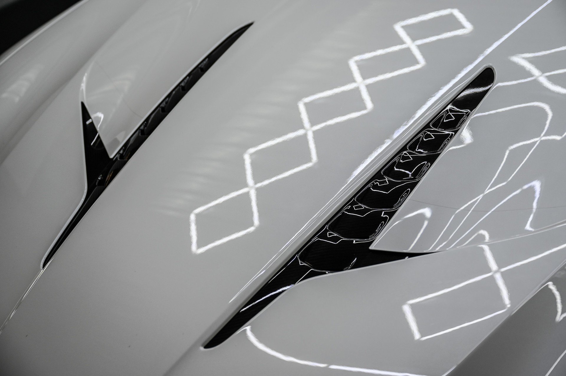 ASTON MARTIN Vanquish 5.2 V12 Bi-Turbo-image-17