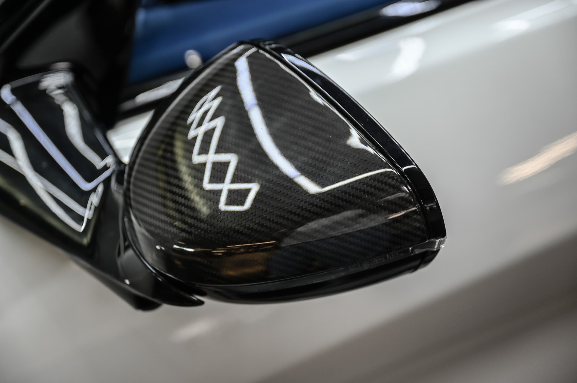 ASTON MARTIN Vanquish 5.2 V12 Bi-Turbo-image-18