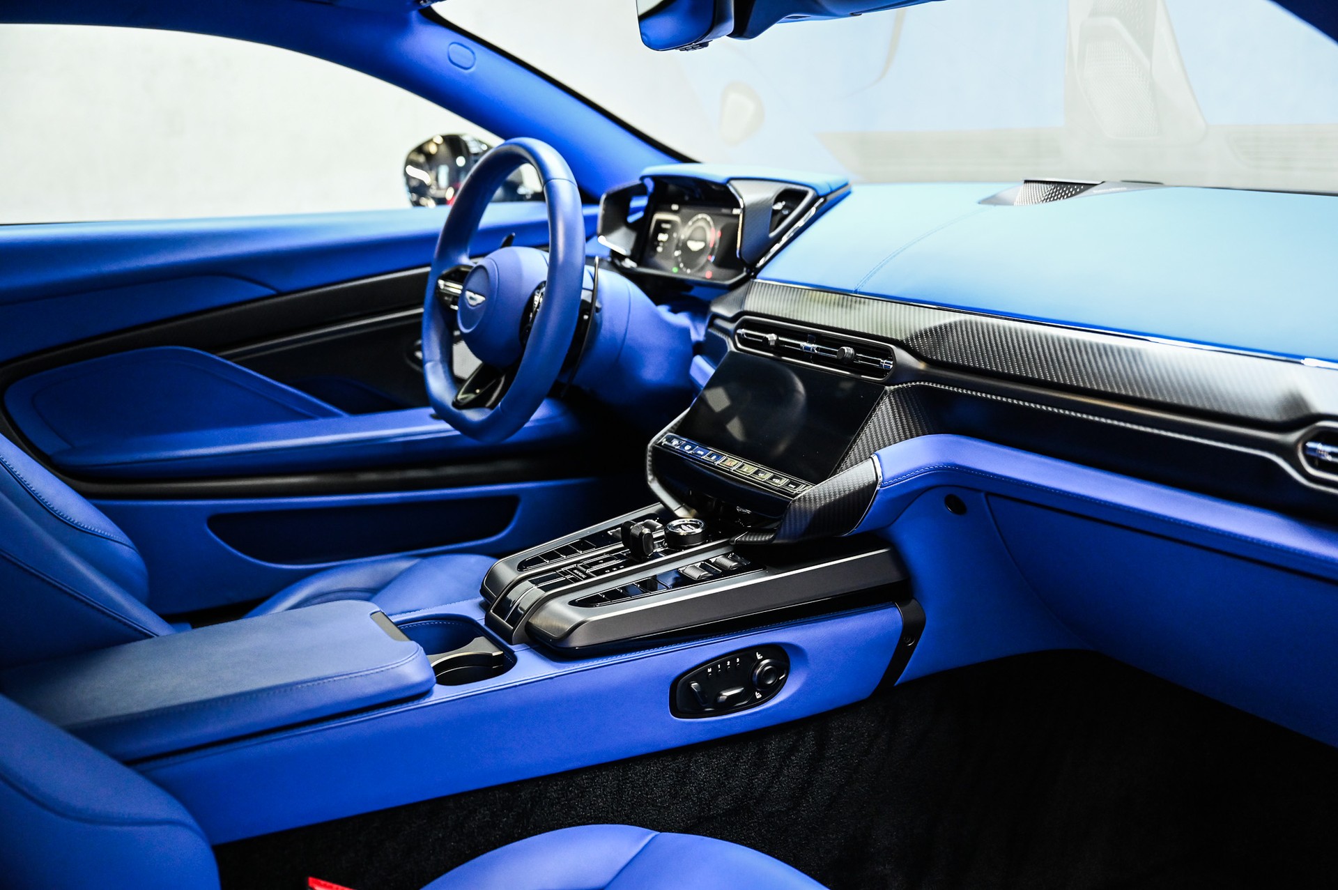 ASTON MARTIN Vanquish 5.2 V12 Bi-Turbo-image-27