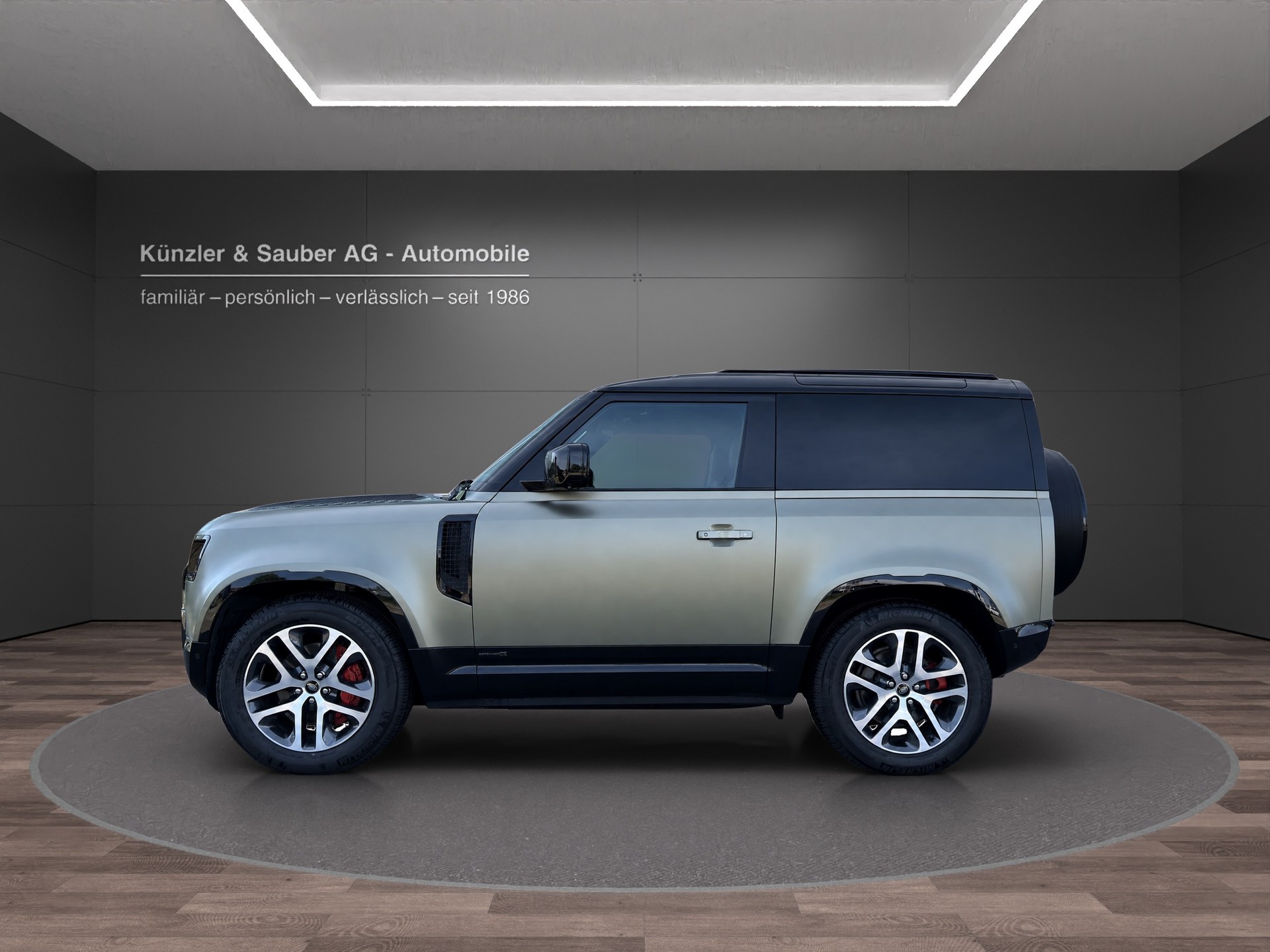 LAND ROVER Defender 90 3.0D I6 300 X AT8-image-1