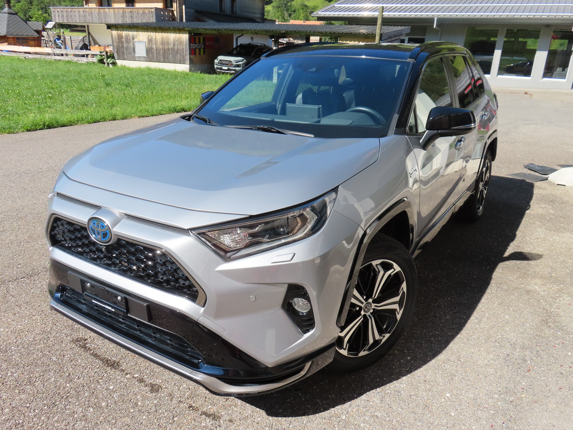 TOYOTA RAV4 2.5 Plug-In-Hybrid Platinum-showroom-element-3