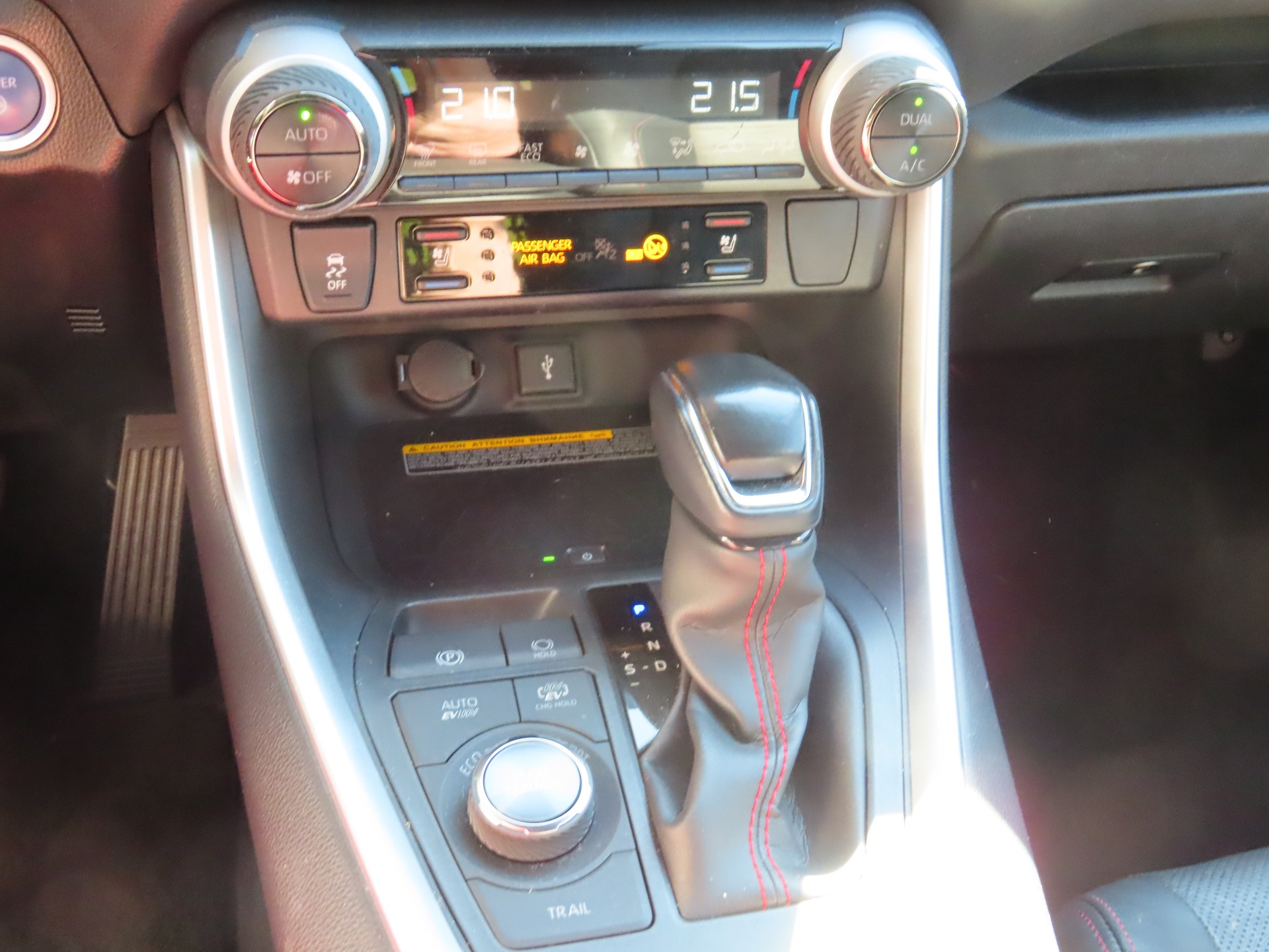 TOYOTA RAV4 2.5 Plug-In-Hybrid Platinum-image-11