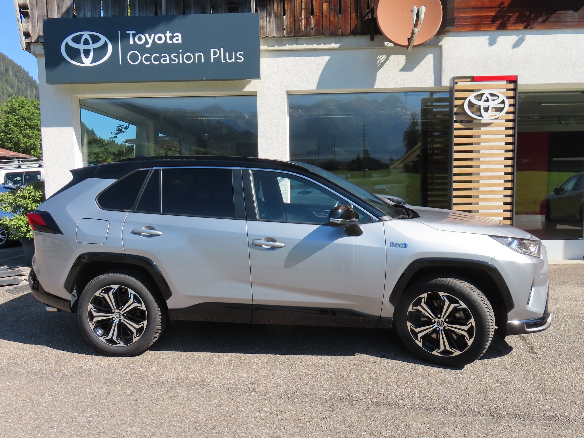 TOYOTA RAV4 2.5 Plug-In-Hybrid Platinum-showroom-element-2
