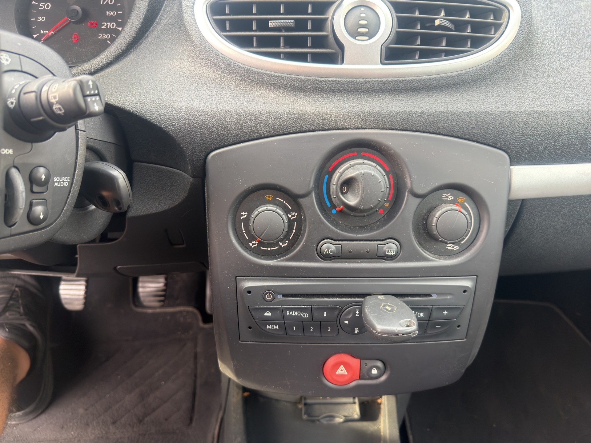 RENAULT Clio Grandtour 1.2 16V Expression-image-12