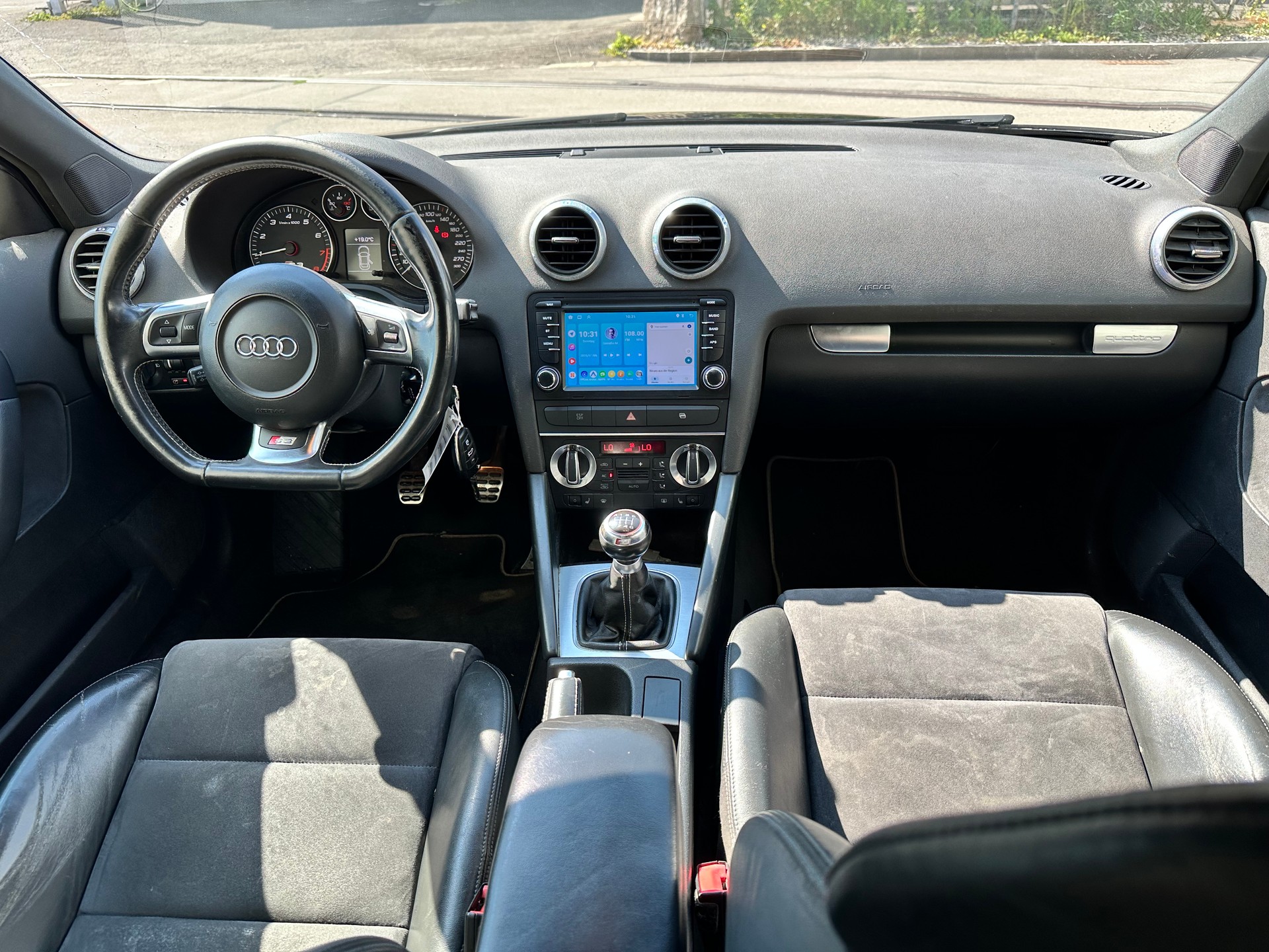 AUDI S3 Sportback 2.0 TFSI quattro-image-10