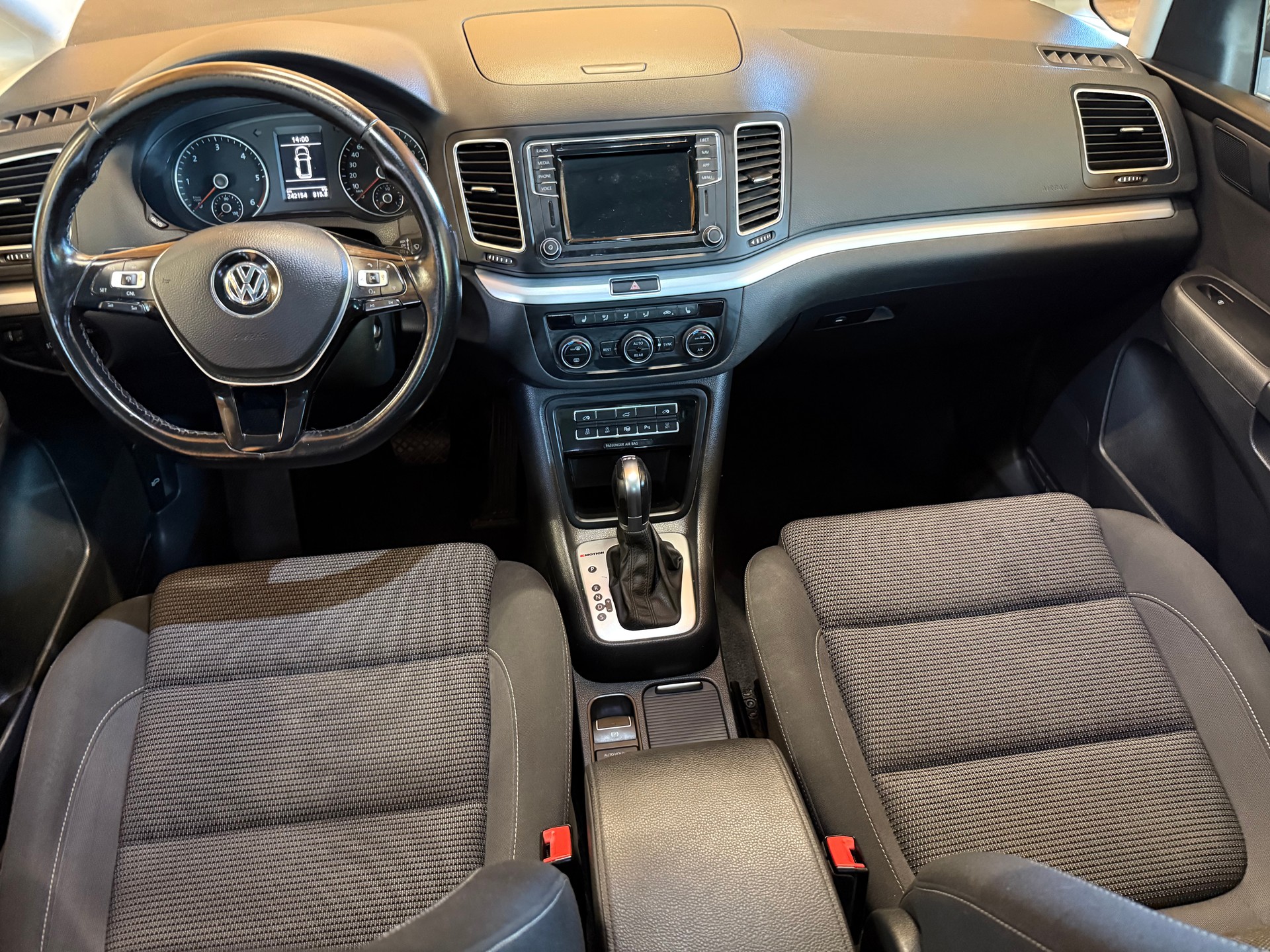 VW Sharan 2.0 TDI BMT Comfortline 4Motion DSG-image-9