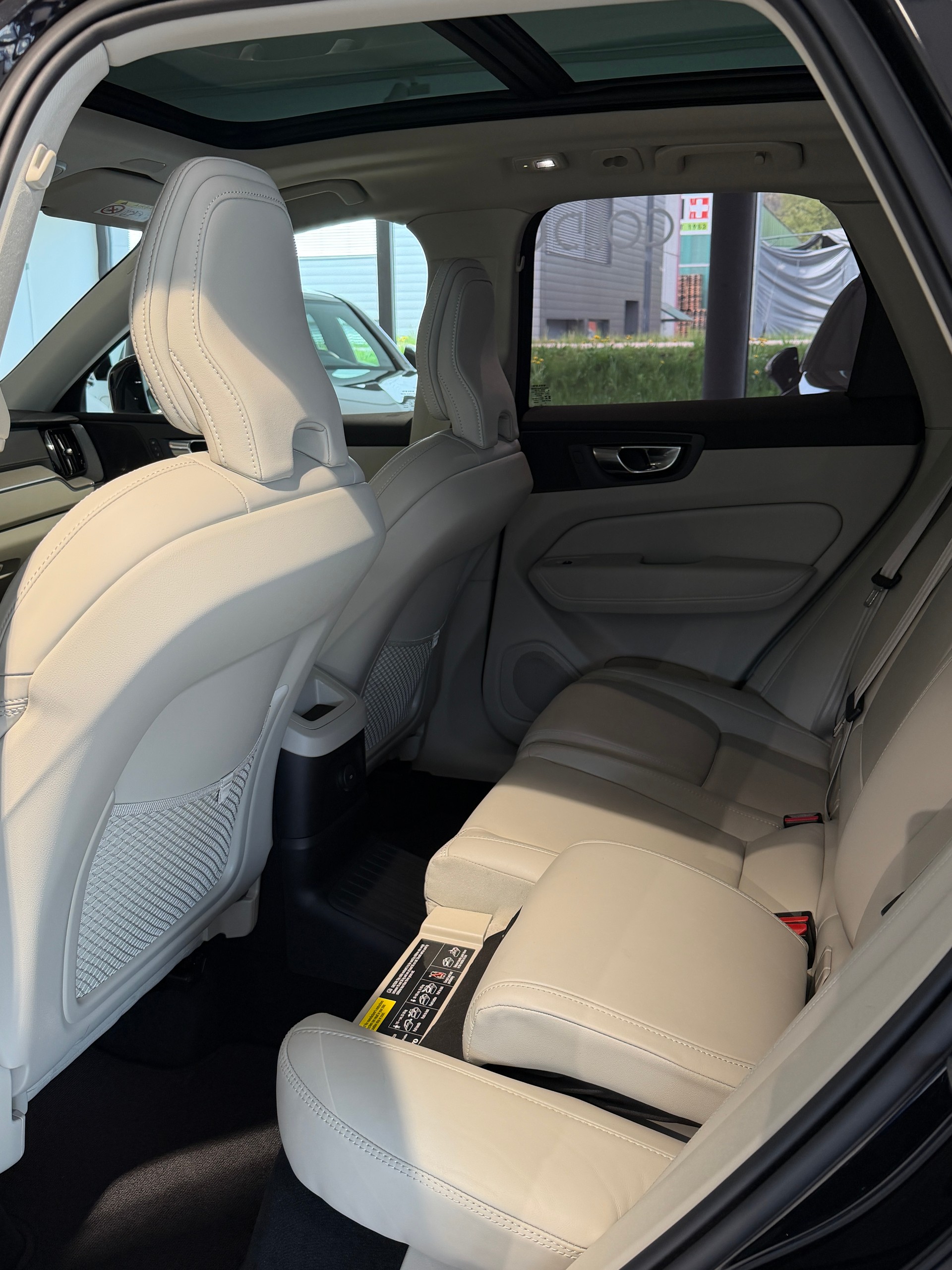 VOLVO XC60 T6 eAWD PluginHybrid Inscription Geartronic-image-14