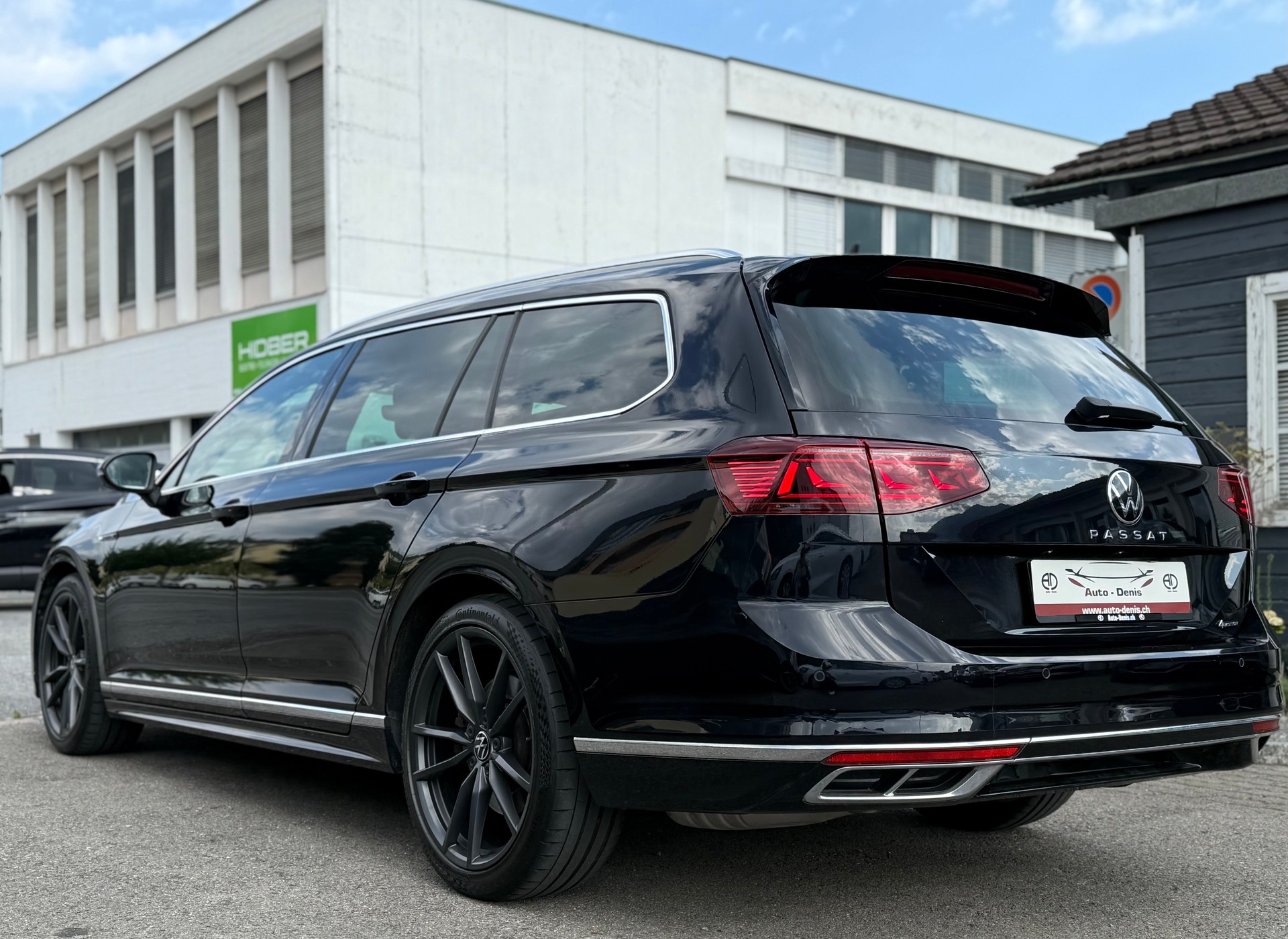 VW Passat Variant 2.0 TSI Elegance DSG 4m *R-Line*-image-6