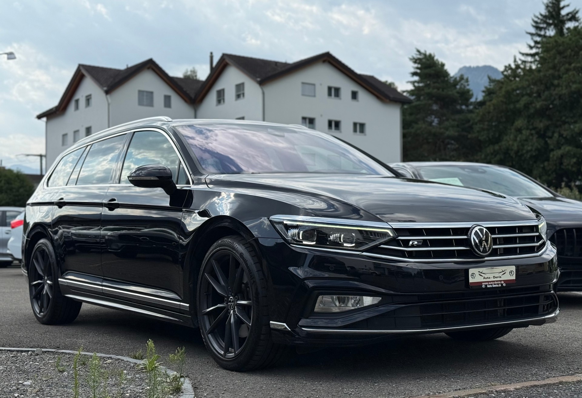 VW Passat Variant 2.0 TSI Elegance DSG 4m *R-Line*-image-3