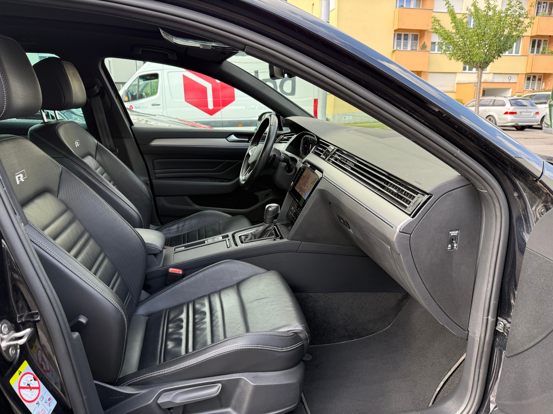 VW Passat Variant 2.0 TSI Elegance DSG 4m *R-Line*-image-22