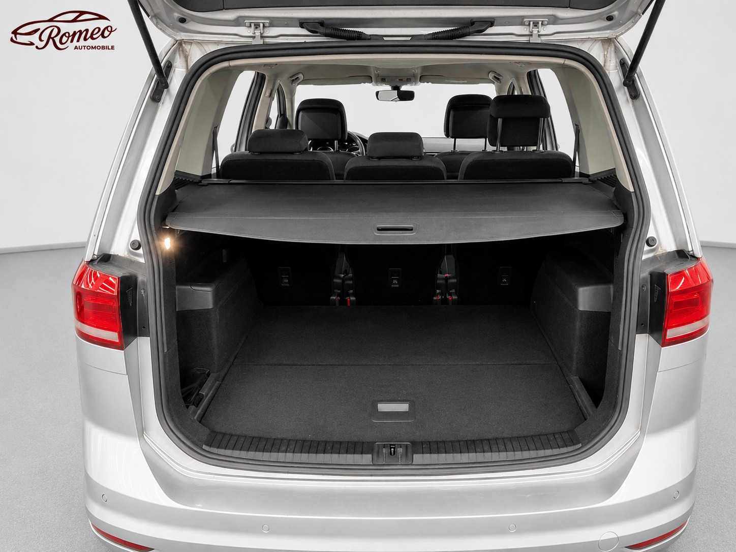 VW Touran 2.0 TDI BlueMotion Technology Comfortline DSG ** Frisch ab MFK und Service ** CH-Auto ** 1. Hand **-image-6