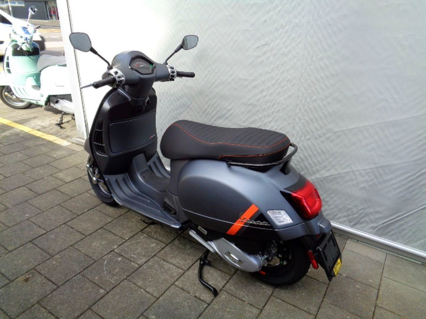 PIAGGIO VESPA GTS 125 RST SUPER SPORT-image-5