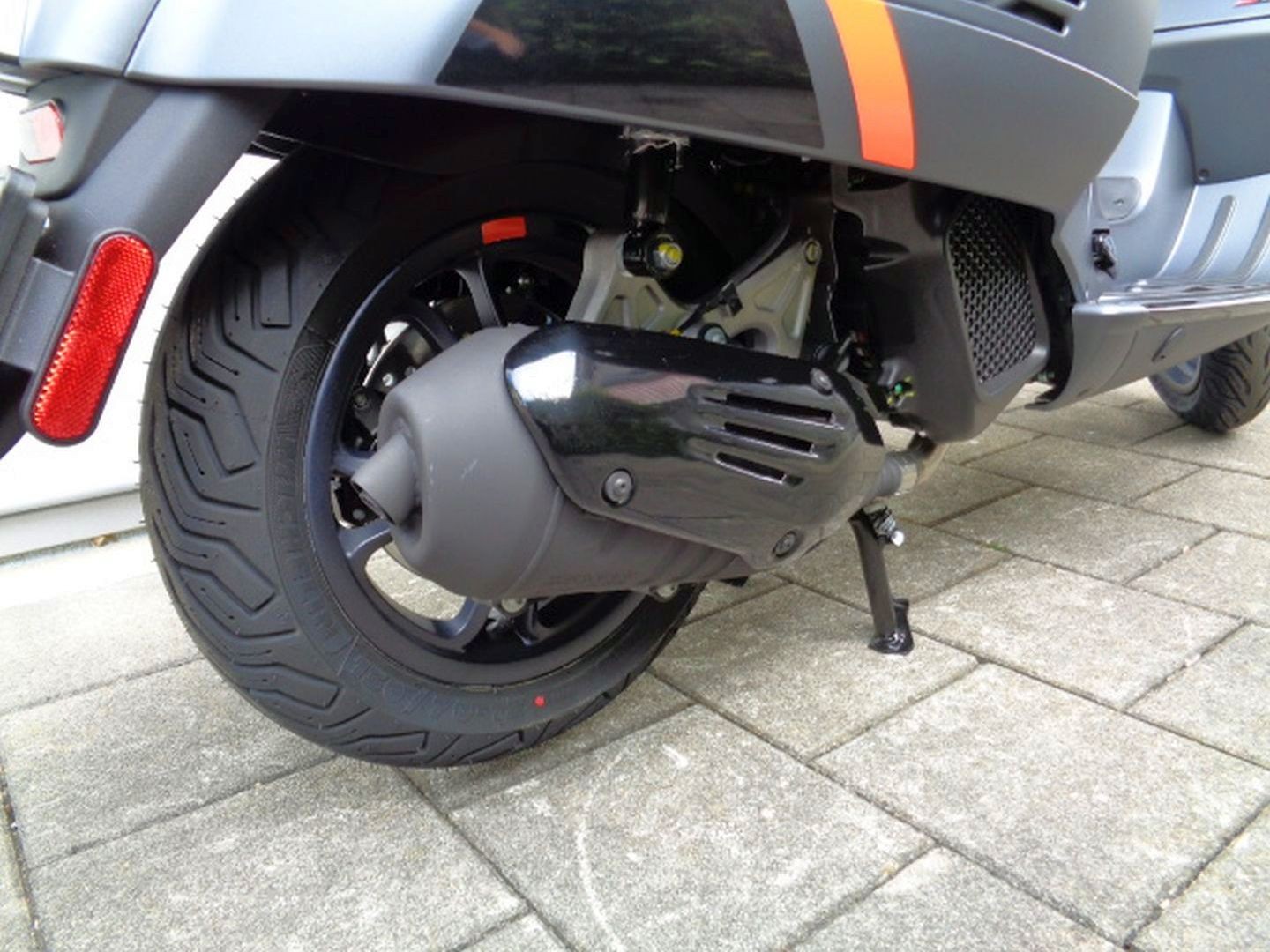 PIAGGIO VESPA GTS 125 RST SUPER SPORT-image-9